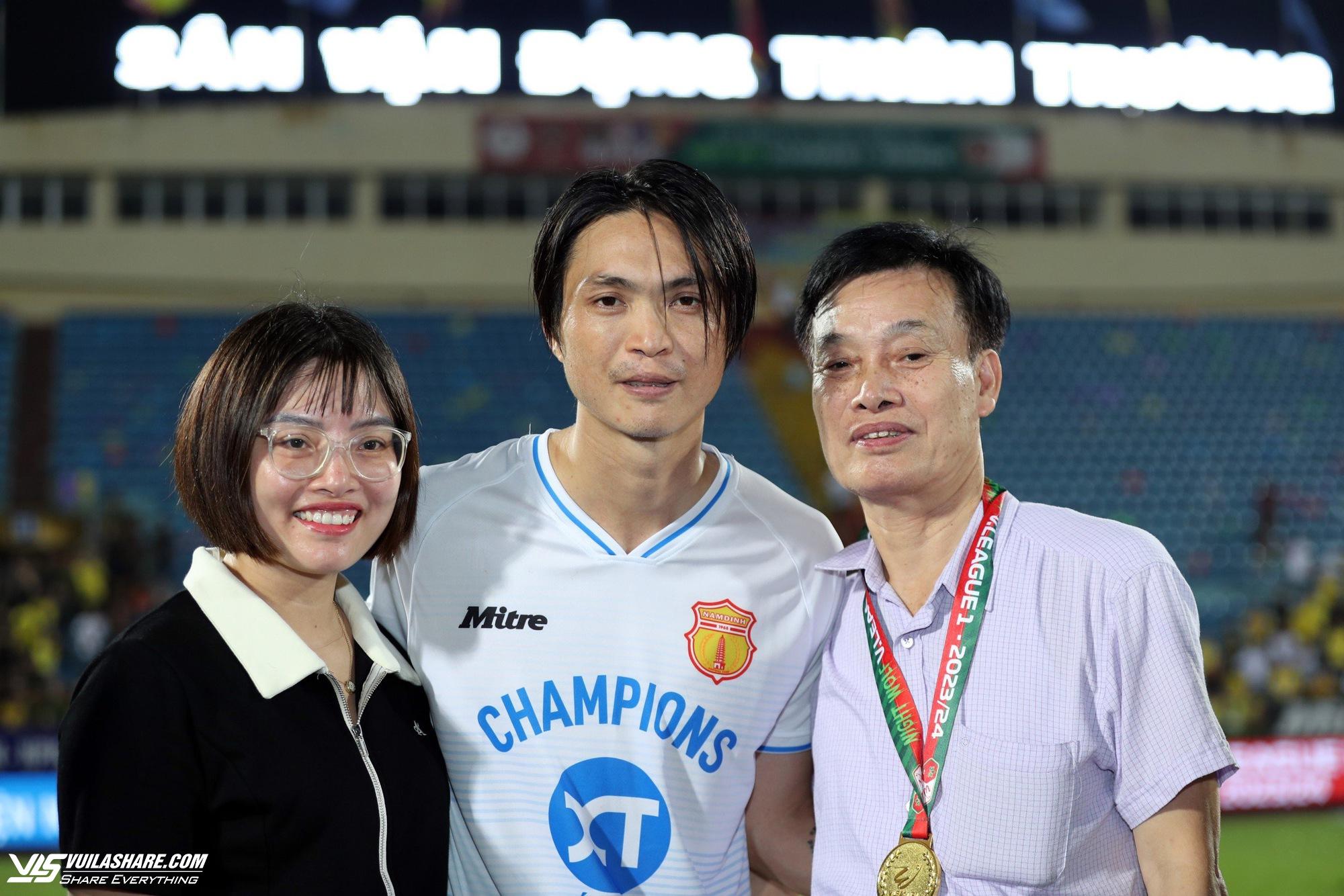 Thiên Trường 'mở hội', CLB Nam Định sớm giành chức vô địch V-League: Vui sao nước mắt lại trào!- Ảnh 26.