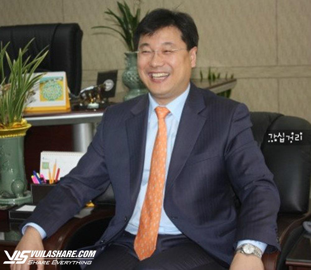 Lee Seung Gi bị chỉ trích khi lên tiếng về bê bối của bố vợ- Ảnh 1.