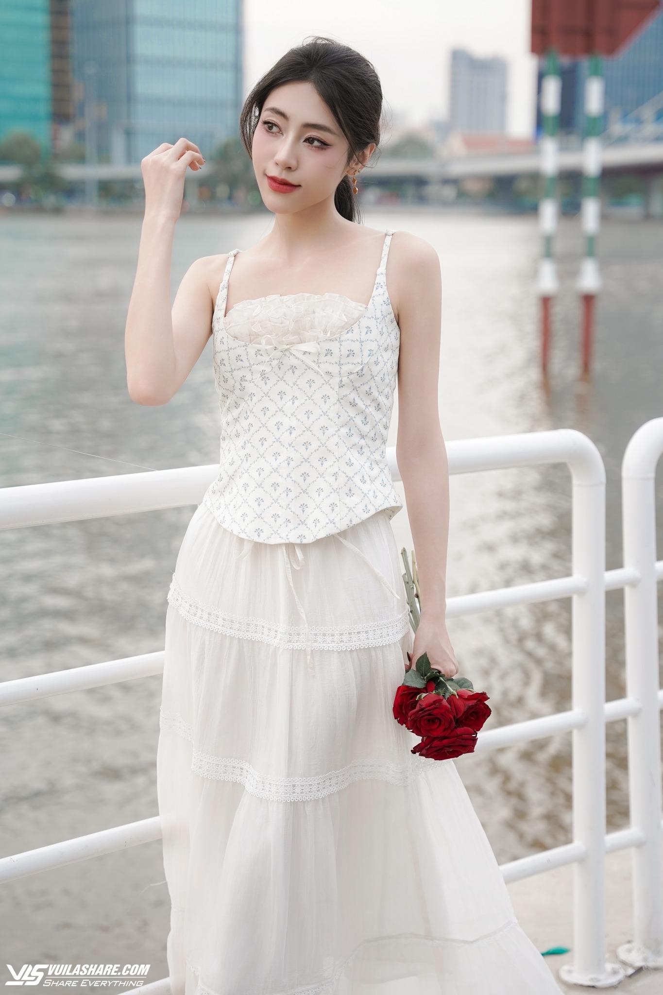 Diện kiểu trang phục in hoa, đảm bảo phong cách mùa hè của nàng sẽ 'lên hương'- Ảnh 3.