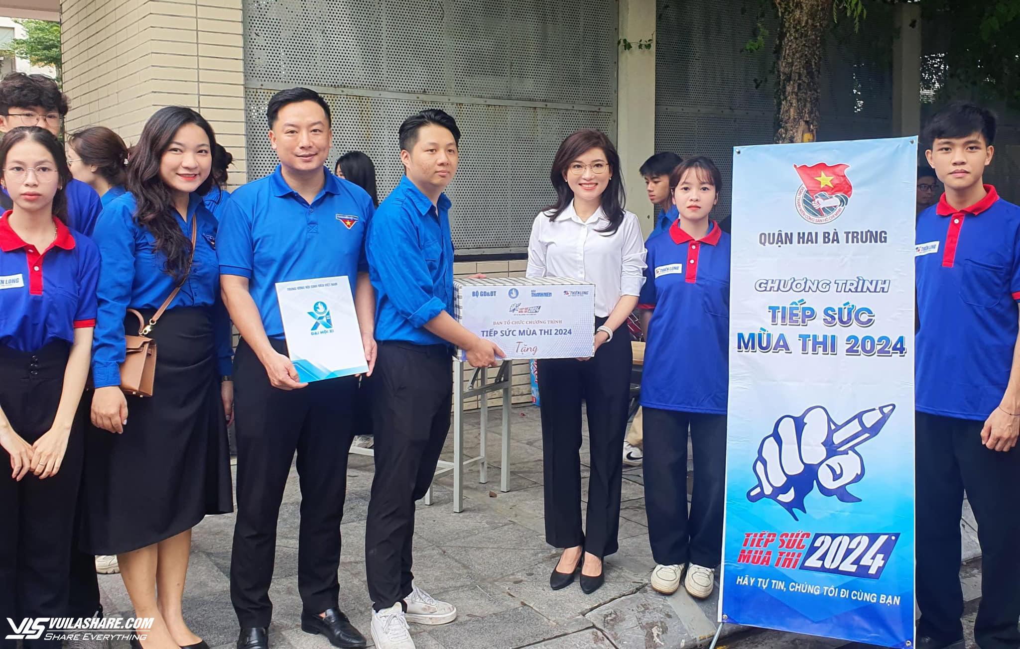 T.Ư Hội Sinh viên Việt Nam tặng quà tình nguyện viên Tiếp sức mùa thi- Ảnh 1.