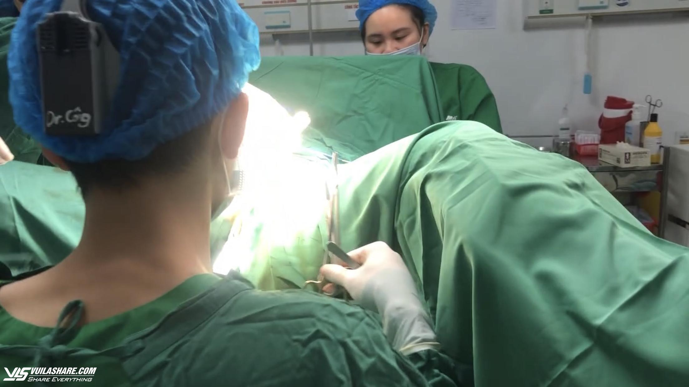 Yêu cầu Bệnh viện thẩm mỹ Sao Hàn tạm ngưng ngay phẫu thuật - Ảnh 1.