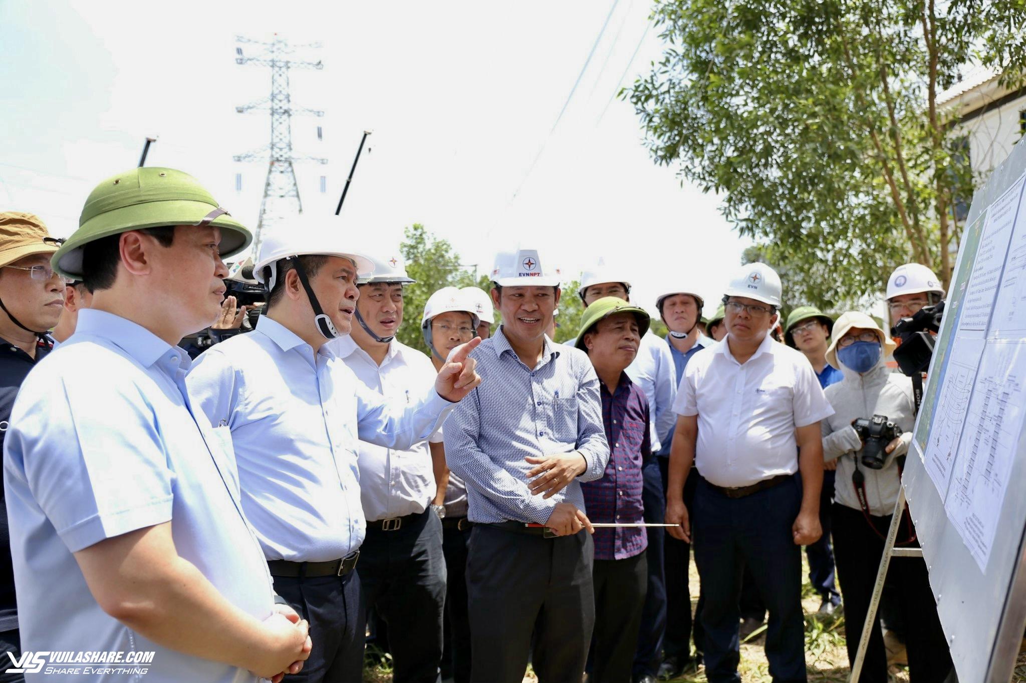 Bộ trưởng Bộ Công thương đến 'chảo lửa' thi công đường dây 500kV mạch 3- Ảnh 1.