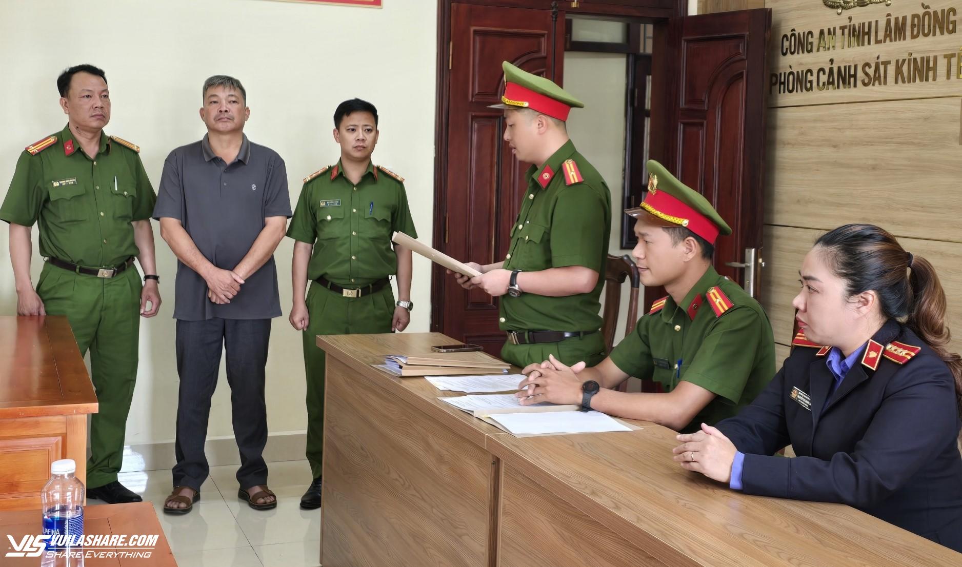 Lâm Đồng: Bắt giam 2 lãnh đạo xã liên quan vụ khai thác cát trái phép- Ảnh 1.