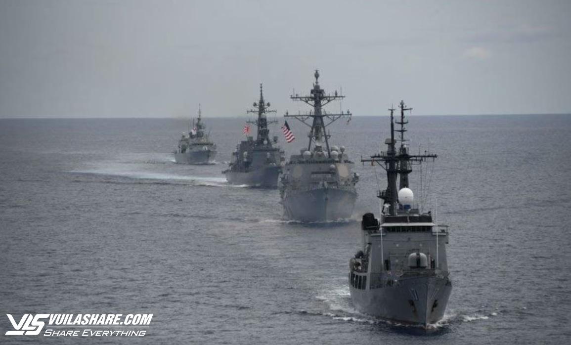 Trung Quốc điều tàu đổ bộ tới Trường Sa, Mỹ cùng 3 nước diễn tập- Ảnh 1.