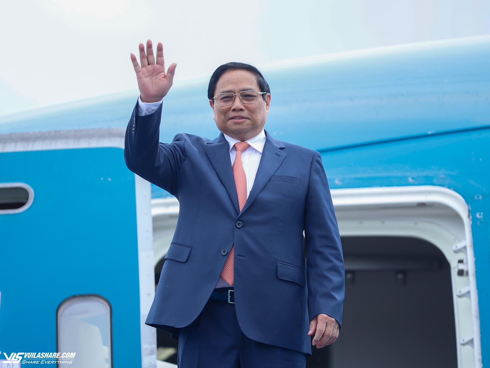 Thủ tướng Phạm Minh Chính rời Hà Nội công du Trung Quốc- Ảnh 1.