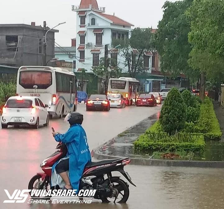 Mưa lớn, nhiều tuyến đường ở Quảng Ninh tê liệt- Ảnh 6.