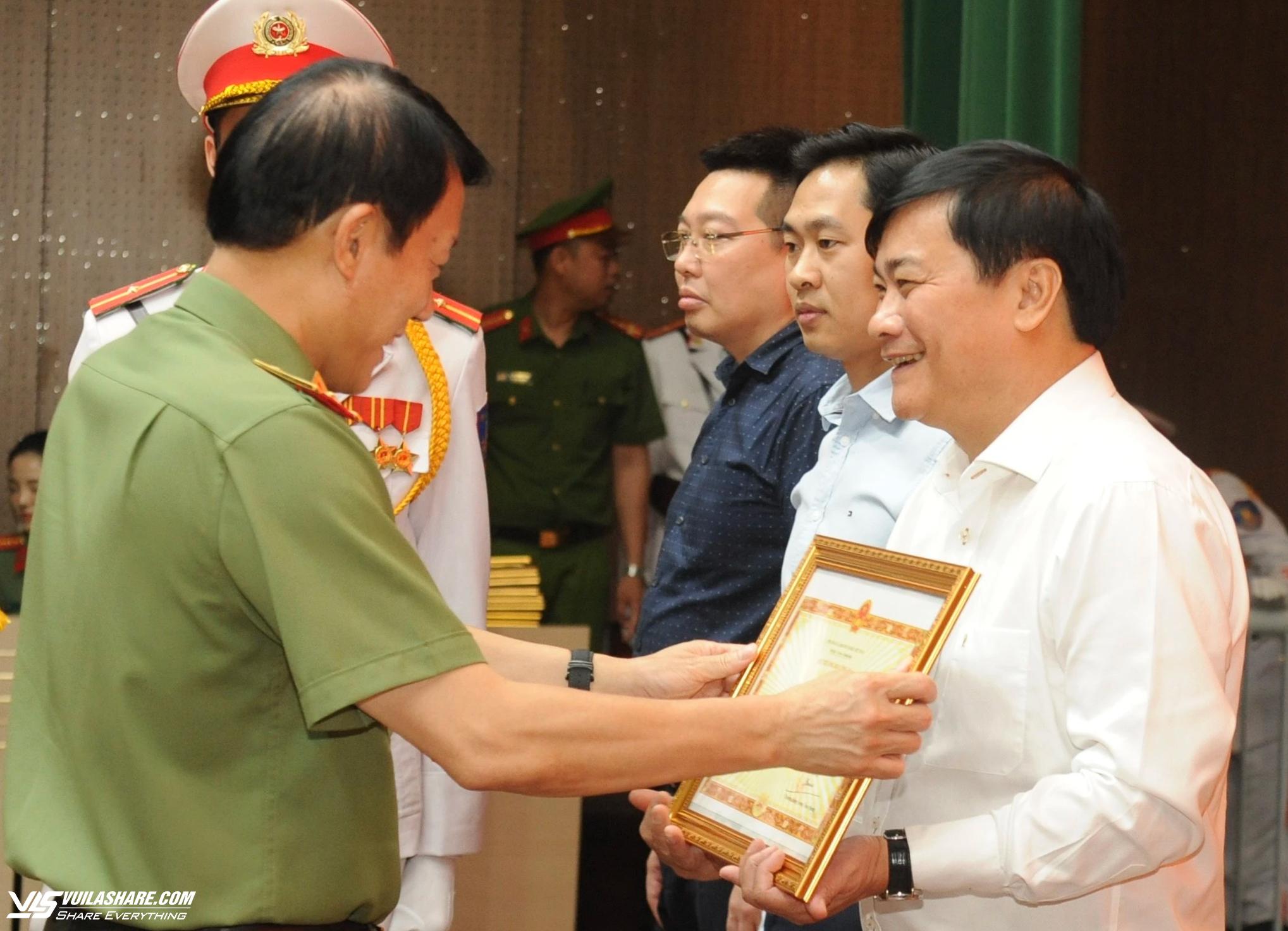 Báo Thanh Niên vinh dự nhận bằng khen của Bộ trưởng Bộ Công an- Ảnh 2.