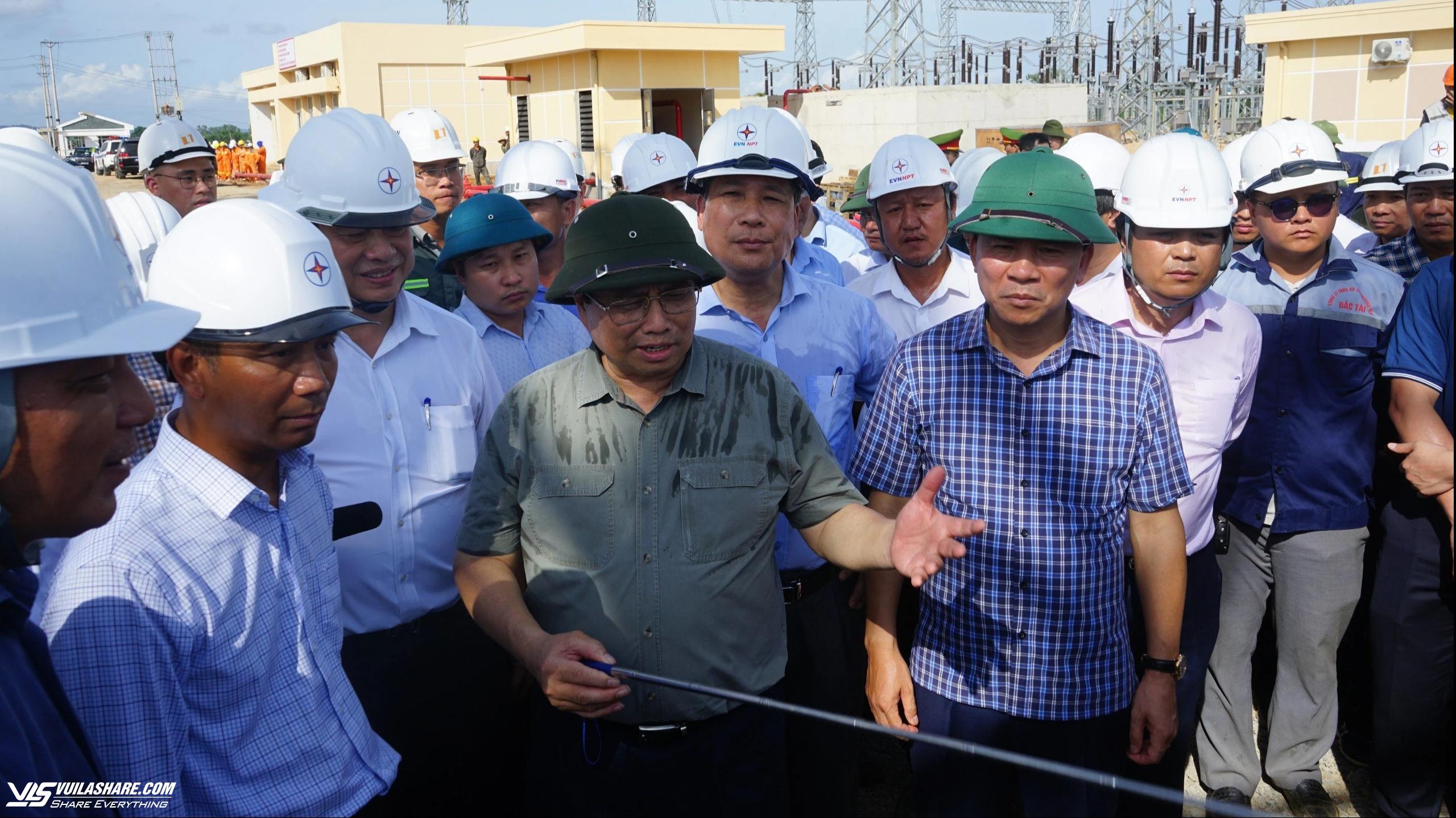 Thủ tướng tuyên dương công nhân và thanh niên tham gia xây dựng đường dây 500 kV- Ảnh 4.