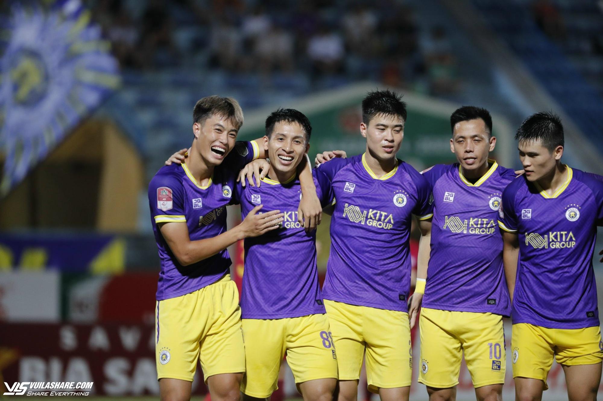 V-League tái xuất: VAR đi những sân khát điểm, chứng kiến các cuộc ‘tẩu thoát’ vị trí áp đáy- Ảnh 3.