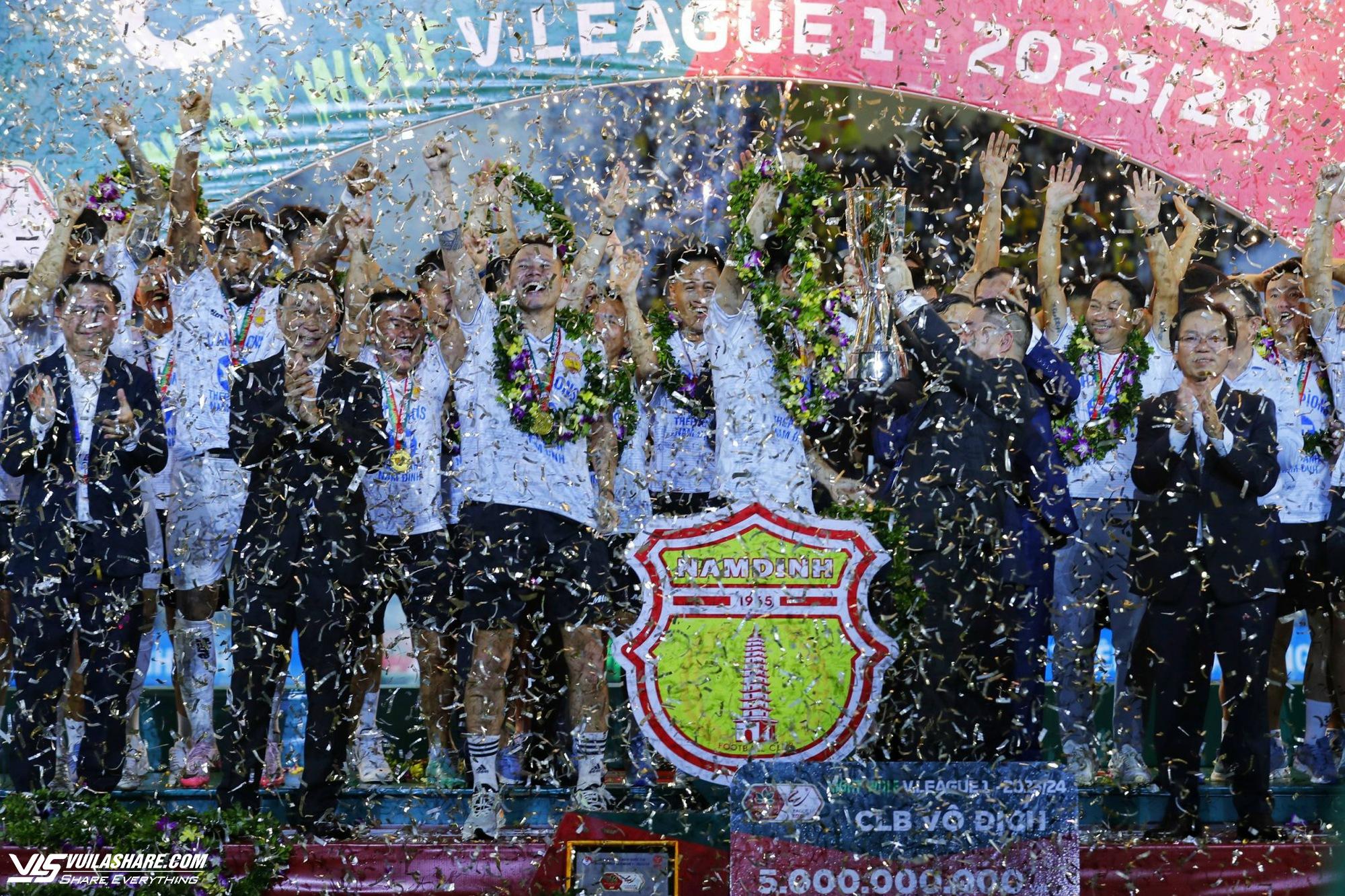 Thiên Trường 'mở hội', CLB Nam Định sớm giành chức vô địch V-League: Vui sao nước mắt lại trào!- Ảnh 8.