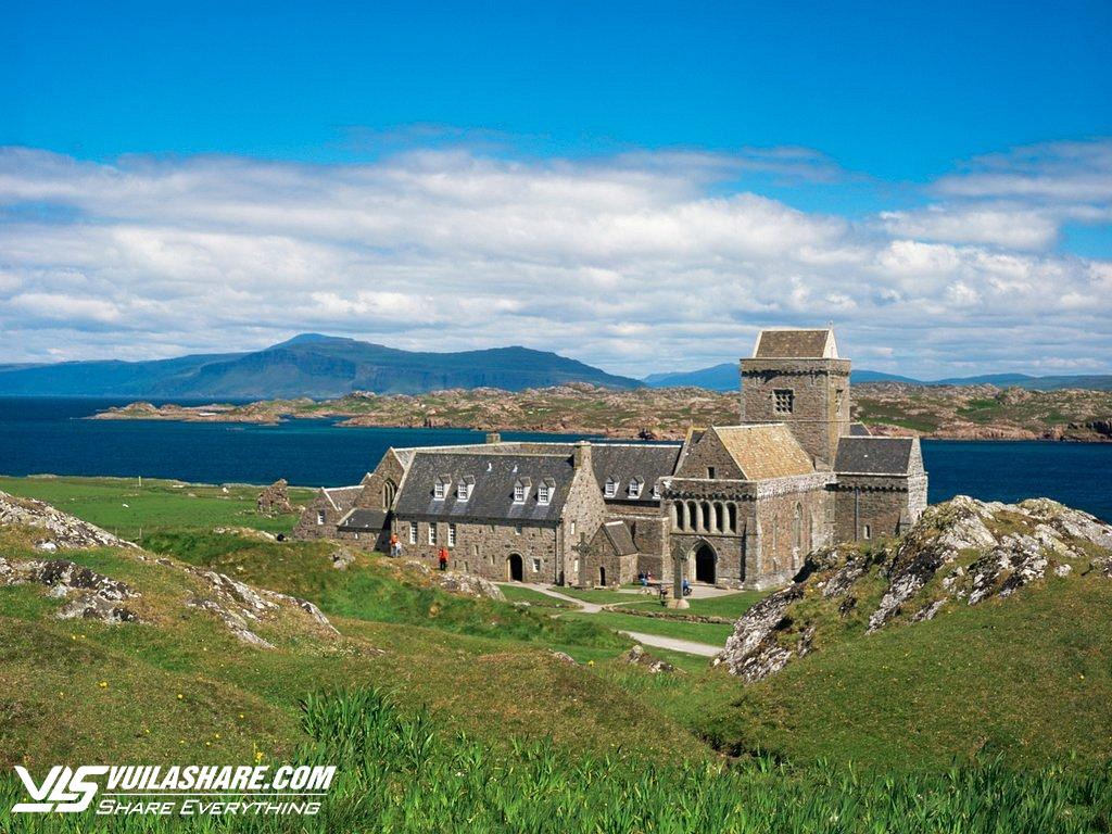 Tham quan những công trình kiến trúc tôn giáo lâu đời, nổi bật của Scotland- Ảnh 4.