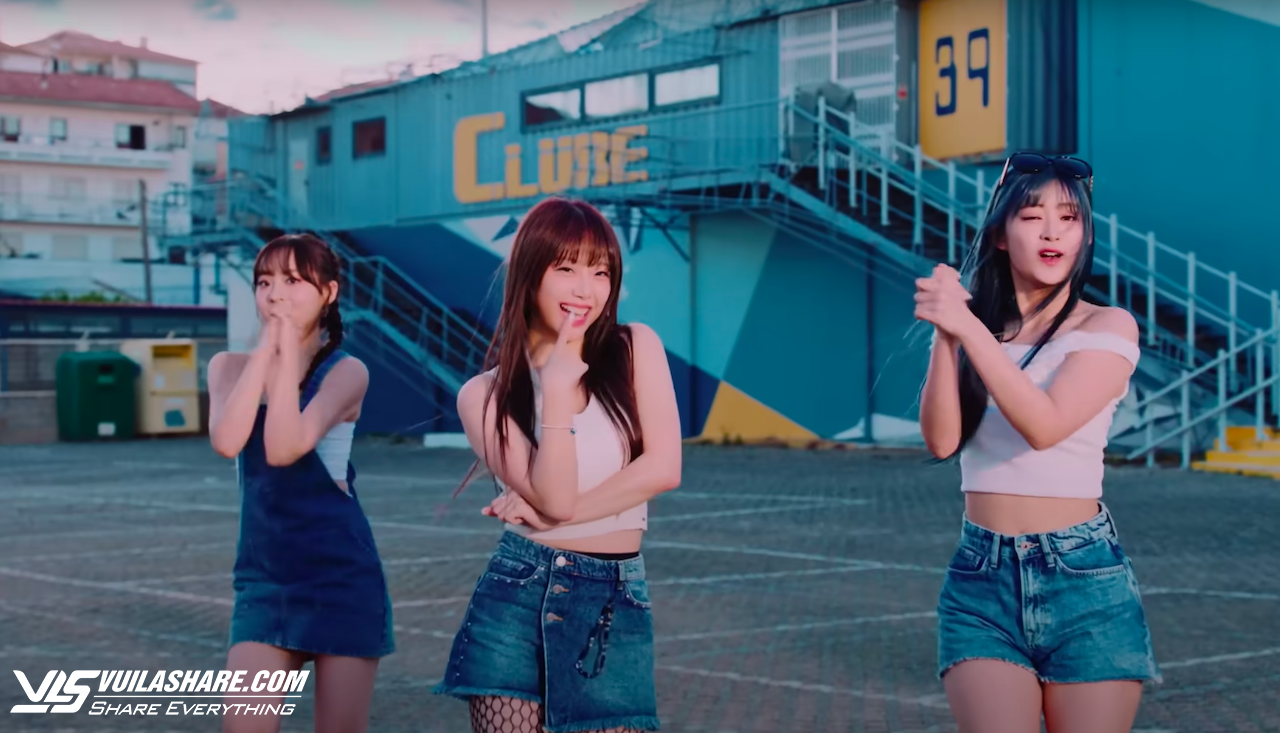 MV của nhóm nhạc nữ Kpop bị chỉ trích phản cảm vì quá khêu gợi- Ảnh 2.