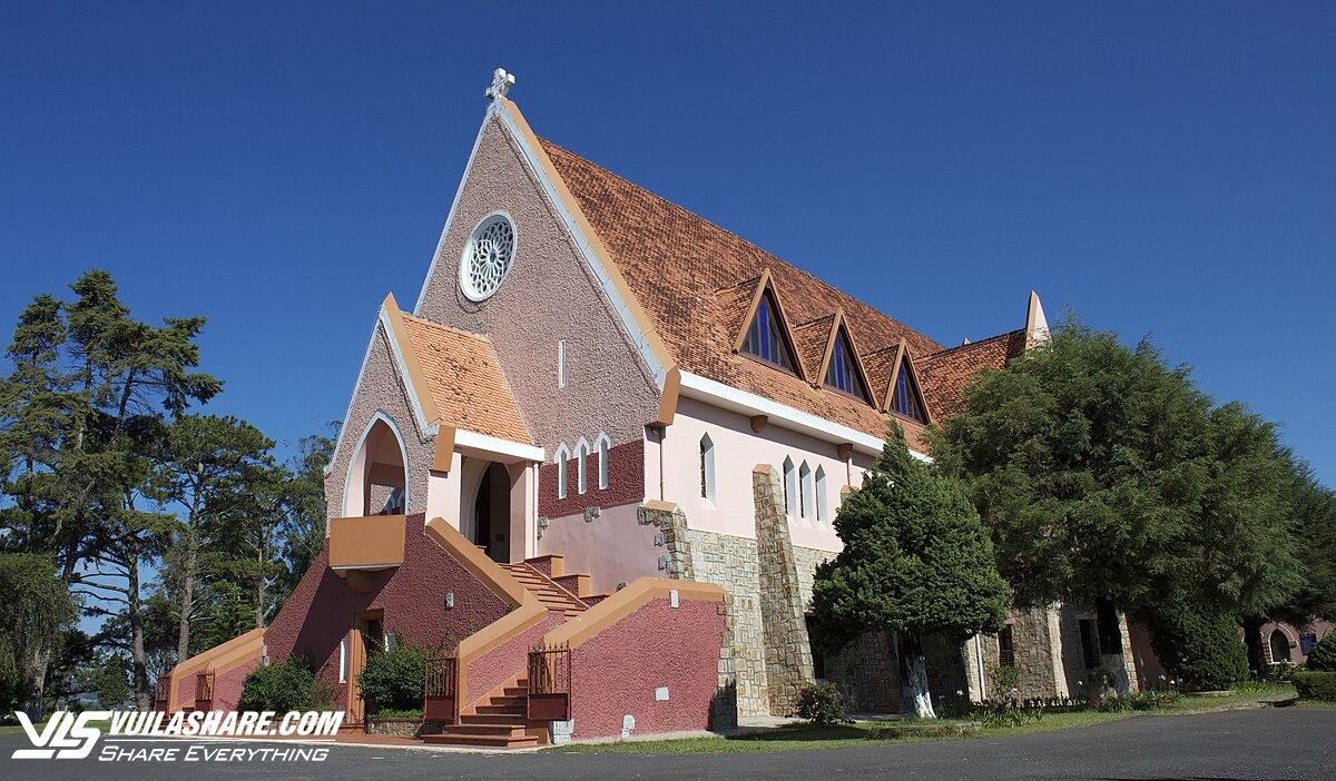 Các nhà thờ có kiến trúc ấn tượng mà bạn có thể đến check-in tại Đà Lạt- Ảnh 2.