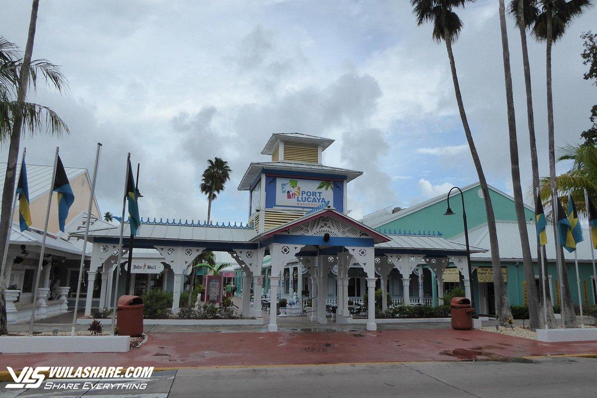 Tới Bahamas ngoài tắm biển hãy đến những trung tâm mua sắm thú vị này- Ảnh 1.