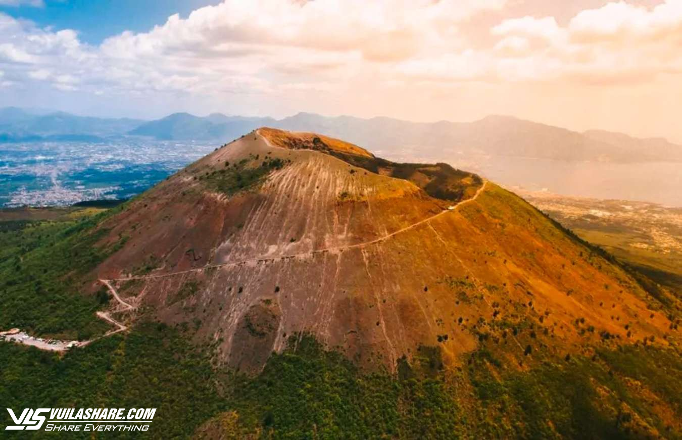 Những ngọn núi lửa kỳ vĩ nhất thế giới, biểu tượng cho sức mạnh của tự nhiên- Ảnh 1.