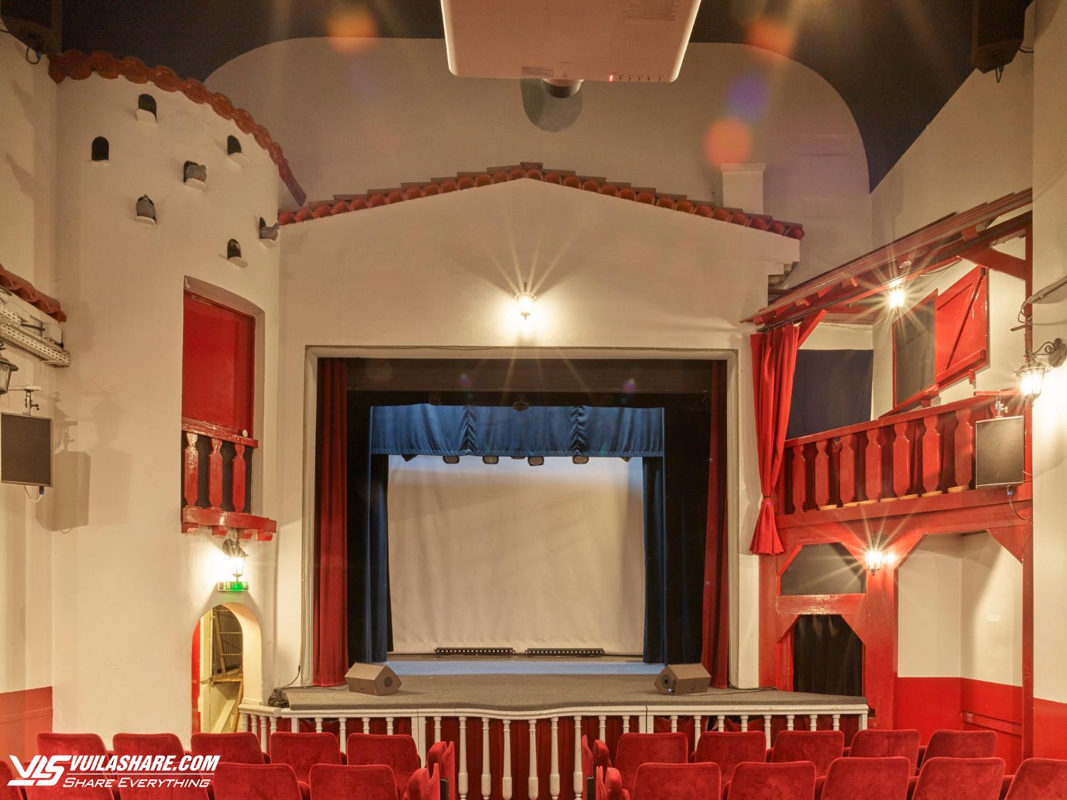 Các nhà hát lộng lẫy có kiến trúc từ cổ điển tới hiện đại tại Pháp- Ảnh 5.