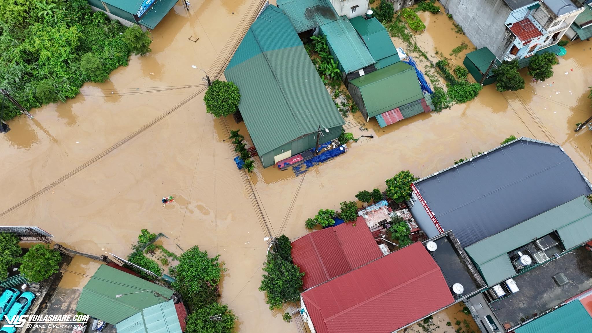3 người chết, hơn 2.300 ngôi nhà bị ngập do mưa lũ- Ảnh 1.