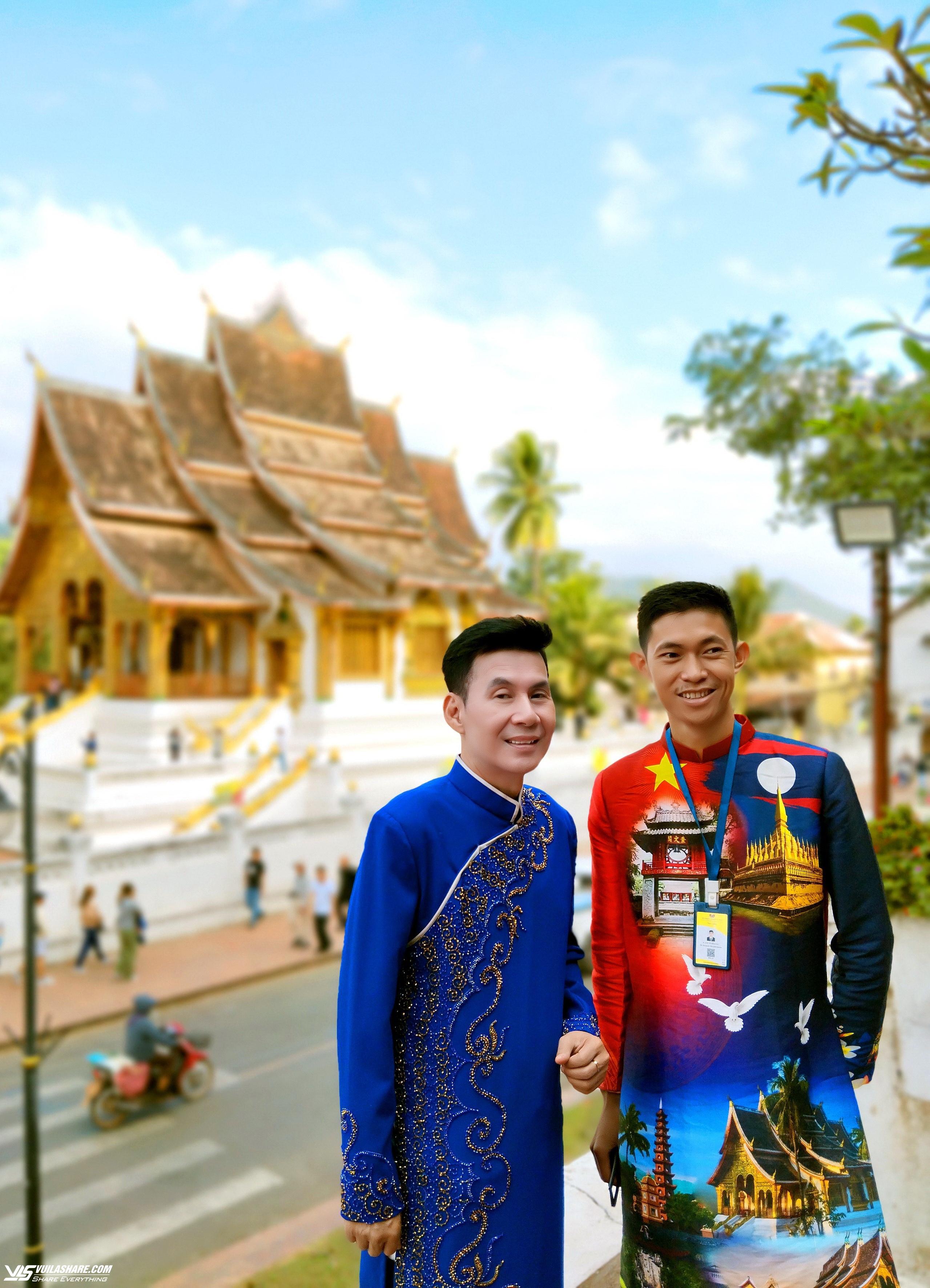 Nam nghệ sĩ Việt mang áo dài đi du lịch qua 65 quốc gia- Ảnh 9.