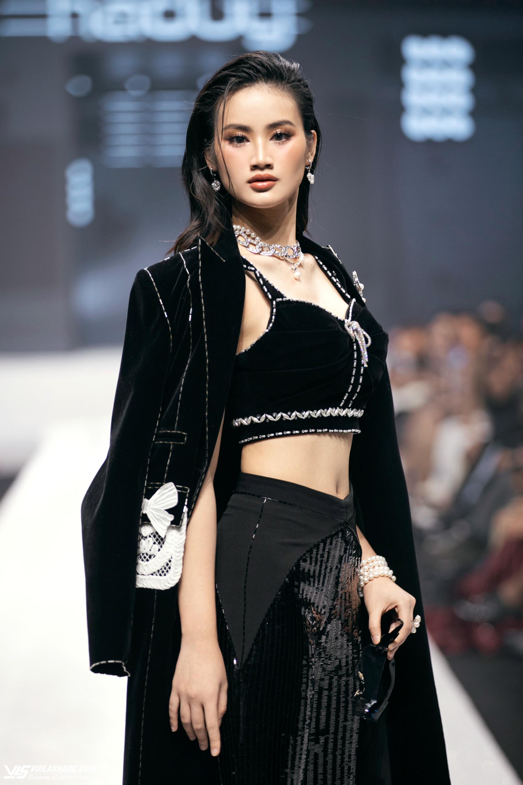 Hoa hậu Thế giới 2019 diện áo dài, hát 'Hello Vietnam'- Ảnh 7.