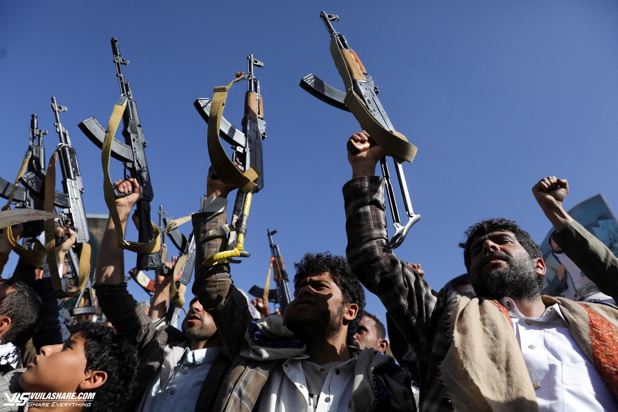 Quân đội Mỹ trả đũa dồn dập sau đợt tấn công mới của Houthi- Ảnh 1.