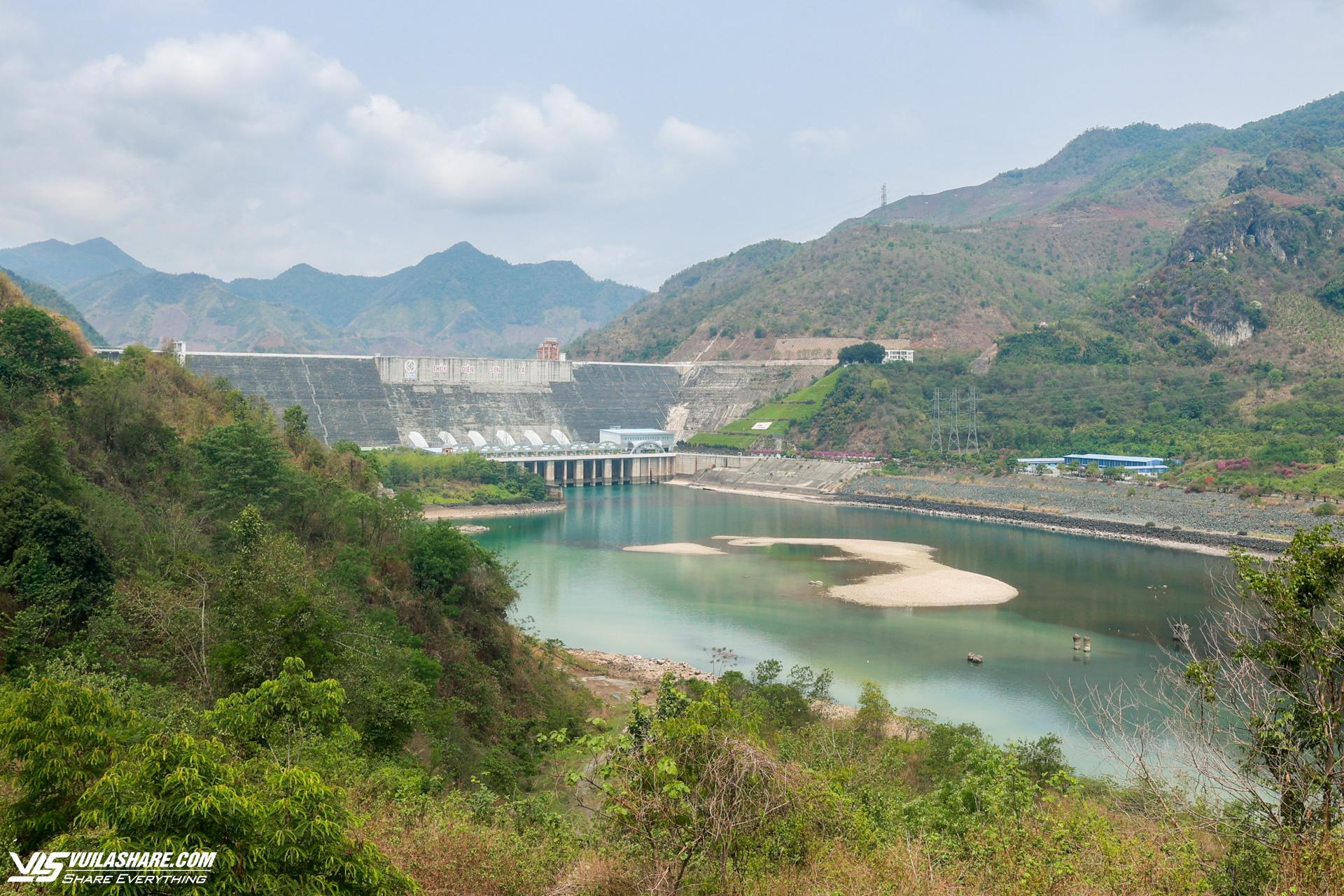 13 giờ chiều nay, thủy điện Sơn La, Tuyên Quang mở cửa xả lũ- Ảnh 1.