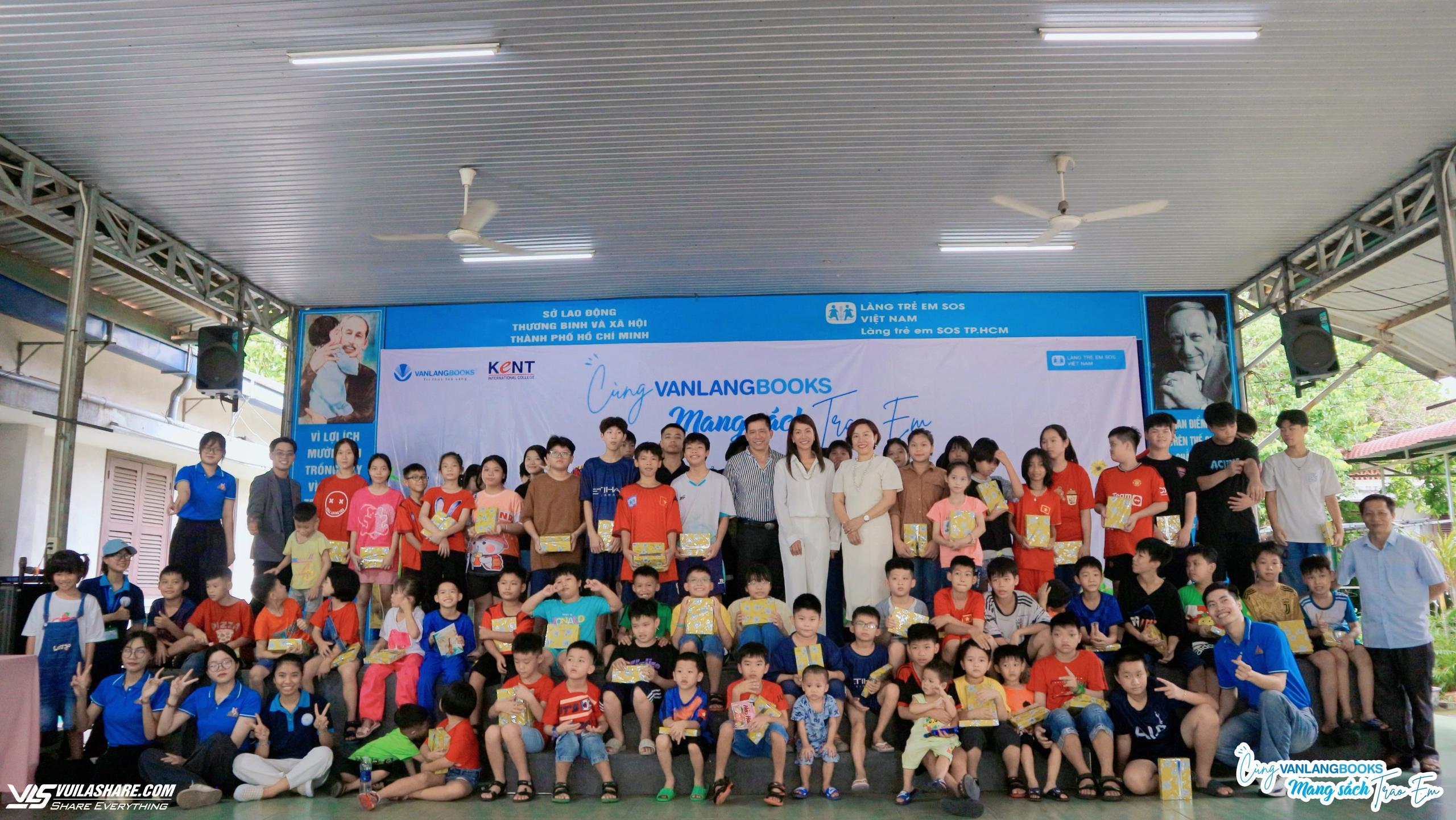 Vanlangbooks tặng tủ sách cho Làng trẻ em SOS Gò Vấp- Ảnh 2.