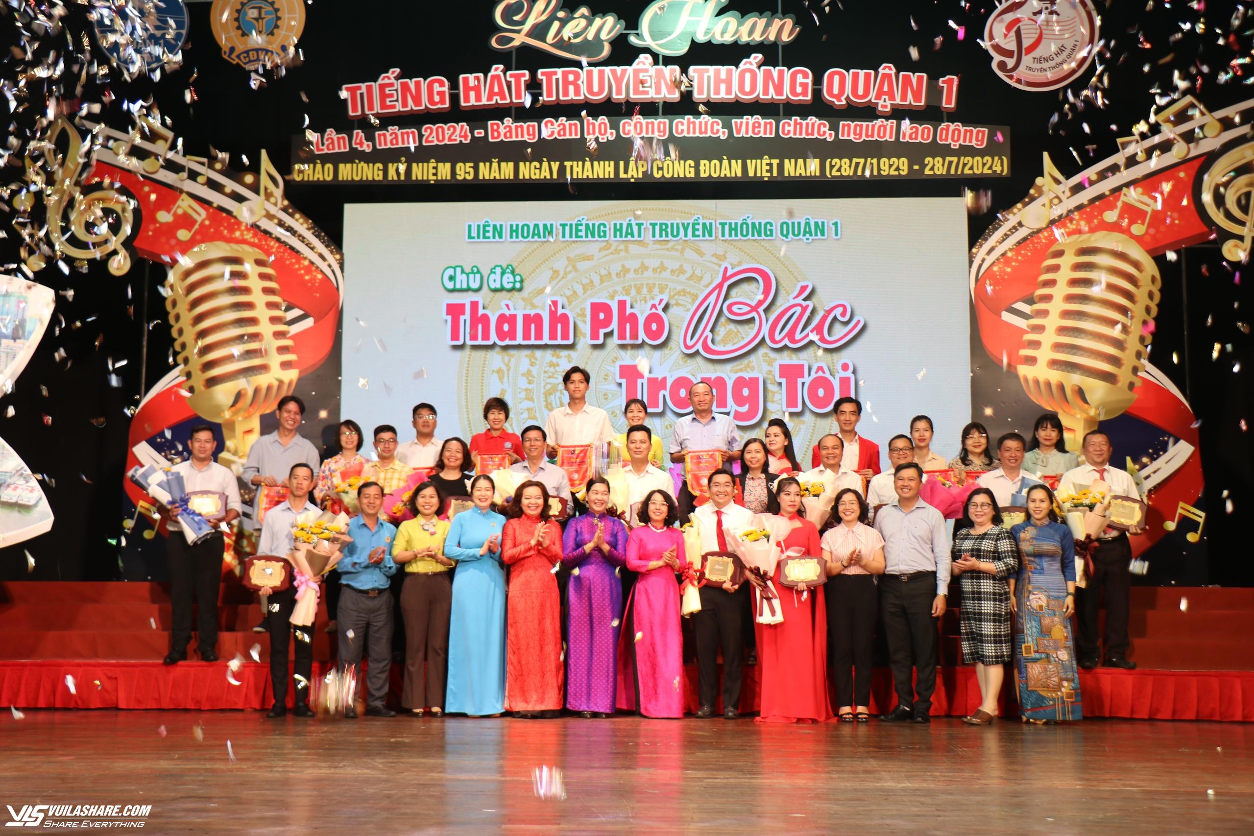 TP.HCM: P.Cầu Ông Lãnh đạt giải nhất Liên hoan tiếng hát truyền thống Q.1 lần 4- Ảnh 1.