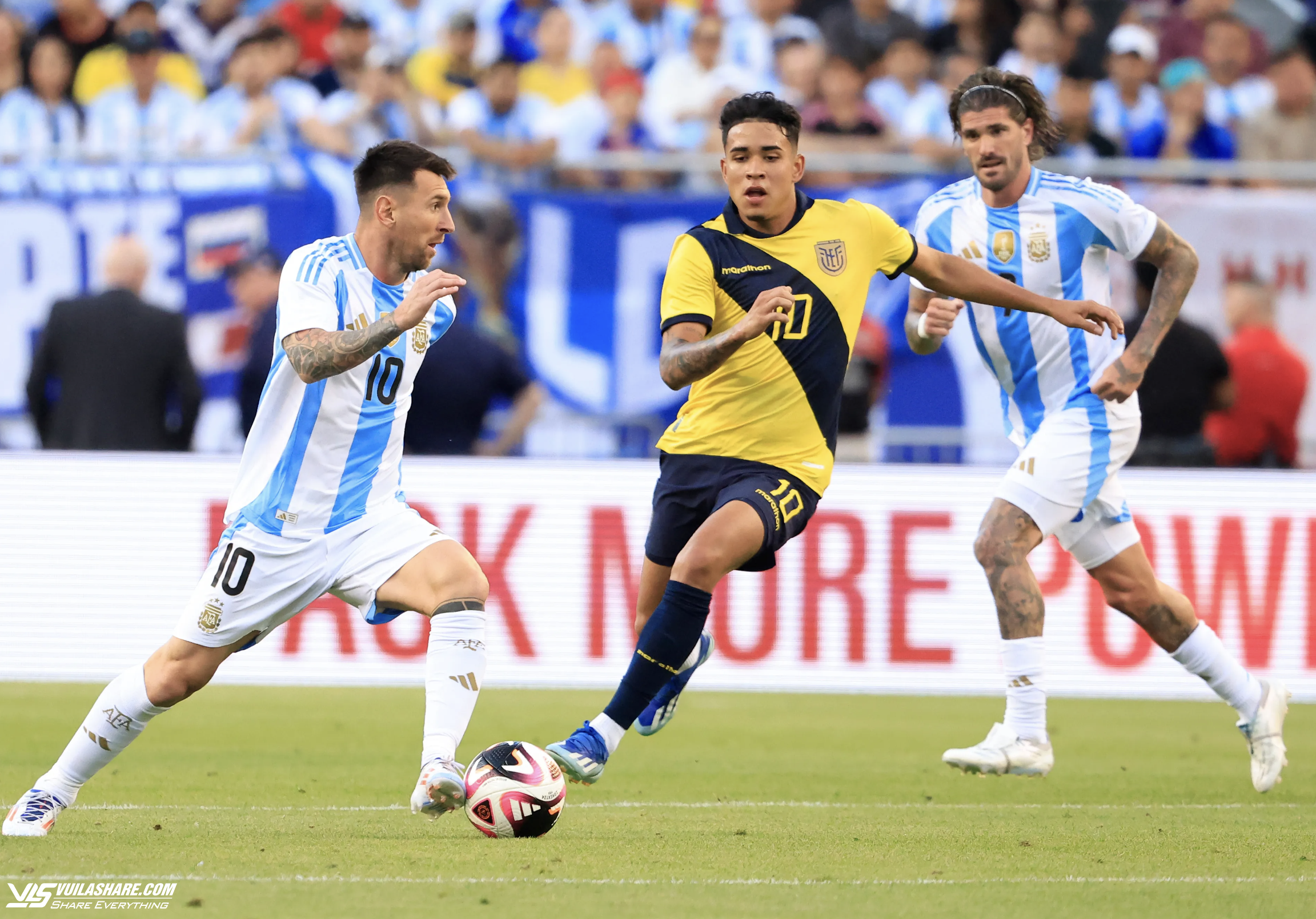 Thêm tài năng 17 tuổi được Messi tặng áo, Copa America tăng phần hấp dẫn- Ảnh 1.