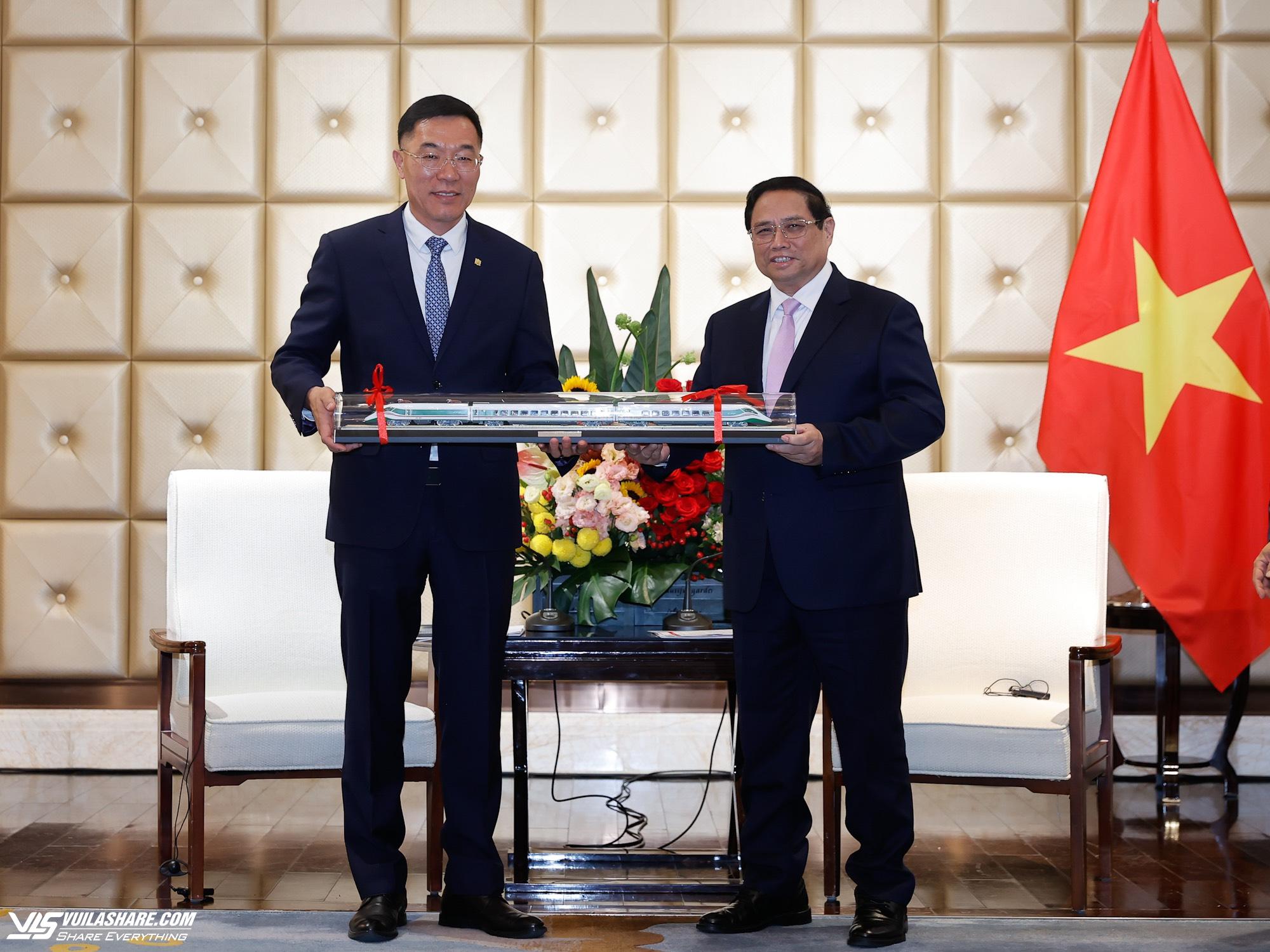 Gặp doanh nghiệp Trung Quốc, Thủ tướng Phạm Minh Chính nói rõ tầm nhìn phát triển đường sắt- Ảnh 1.