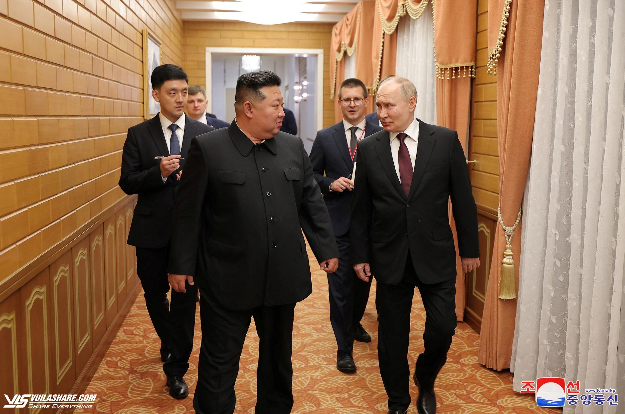 Tổng thống Putin gặp nhà lãnh đạo Kim Jong-un, nhất trí phát triển 'pháo đài chiến lược'- Ảnh 3.