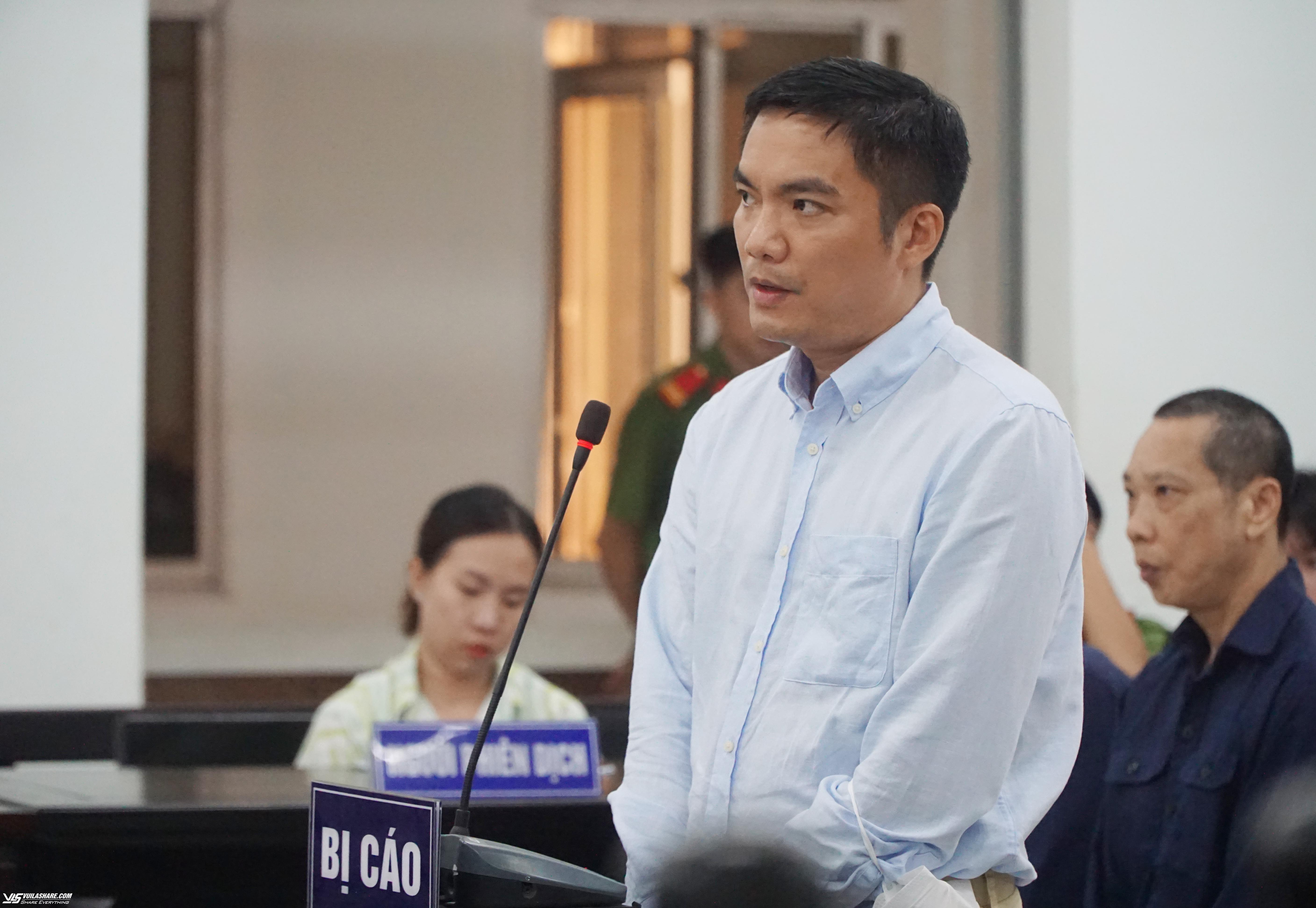 Cựu cán bộ công an 'bảo kê sòng bạc' ở Nha Trang lãnh 4 năm tù- Ảnh 1.