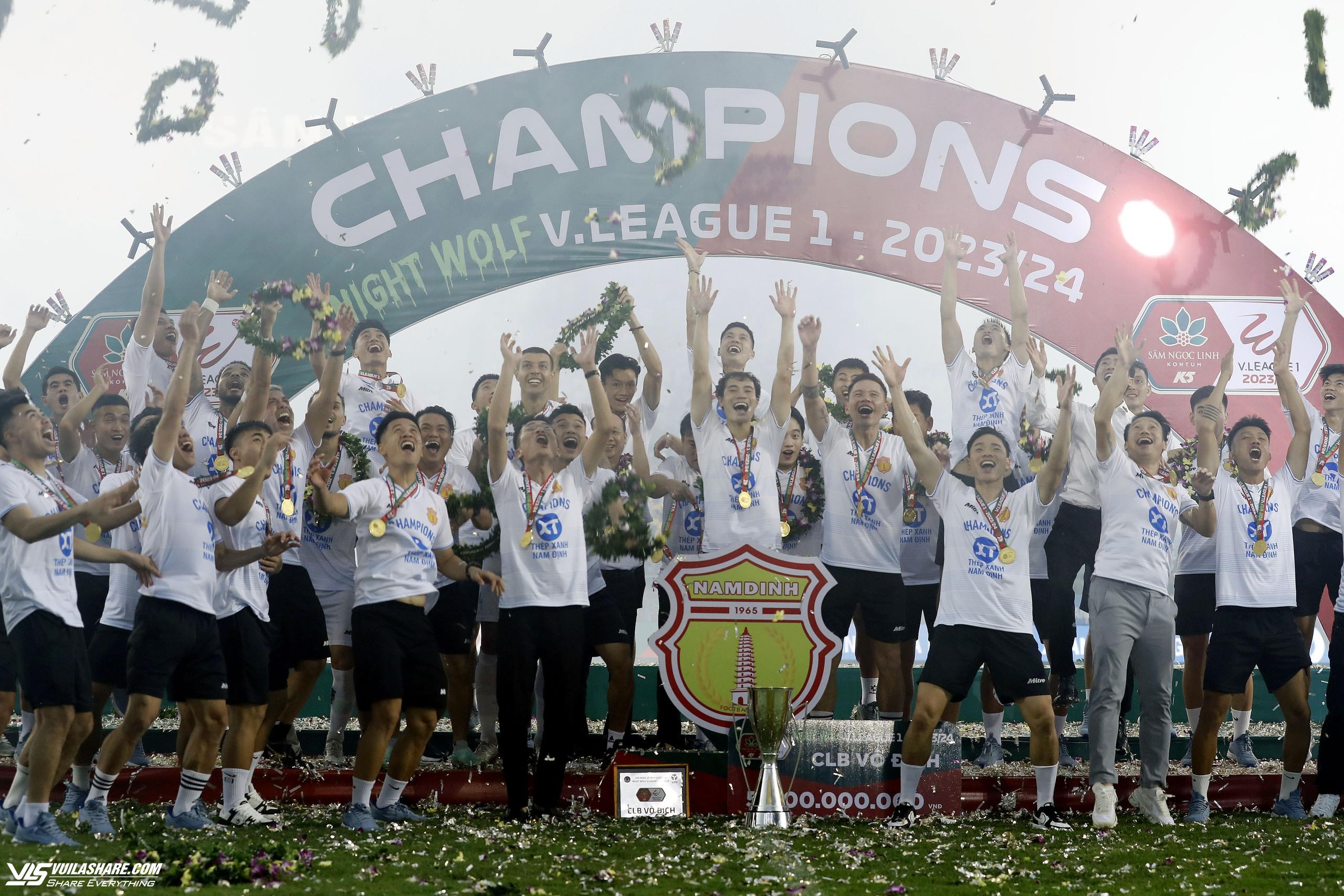 Vô địch V-League với 5 tỉ tiền thưởng, CLB Nam Định bất ngờ nhận thêm món quà quý- Ảnh 7.