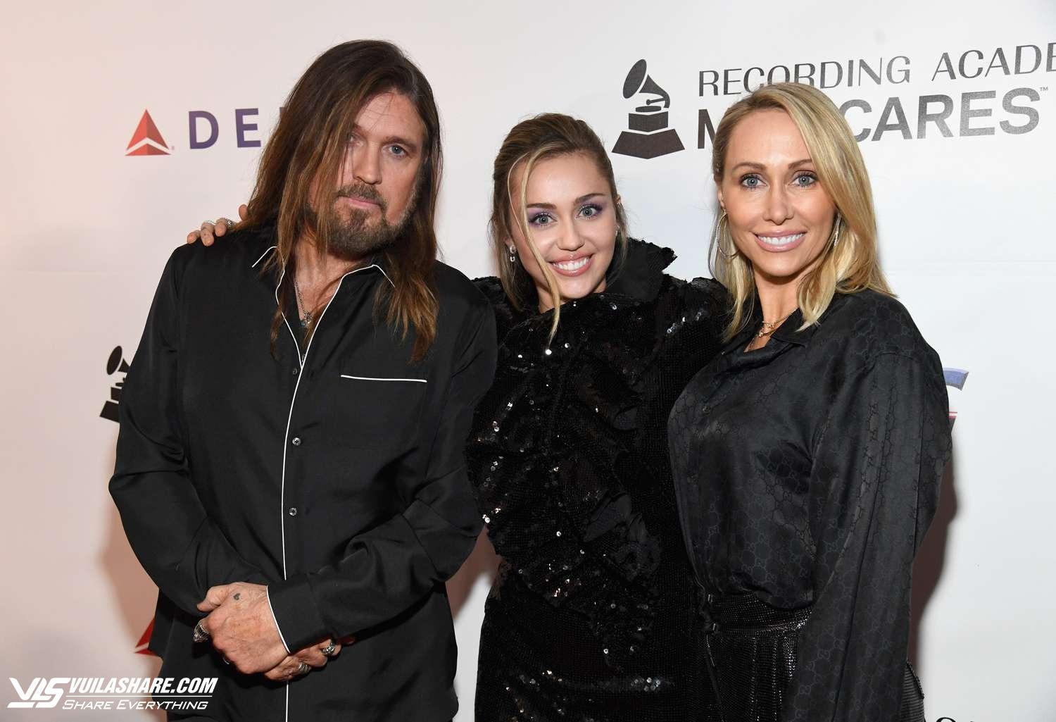 Miley Cyrus chia sẻ về tin đồn gia đình tan vỡ- Ảnh 1.