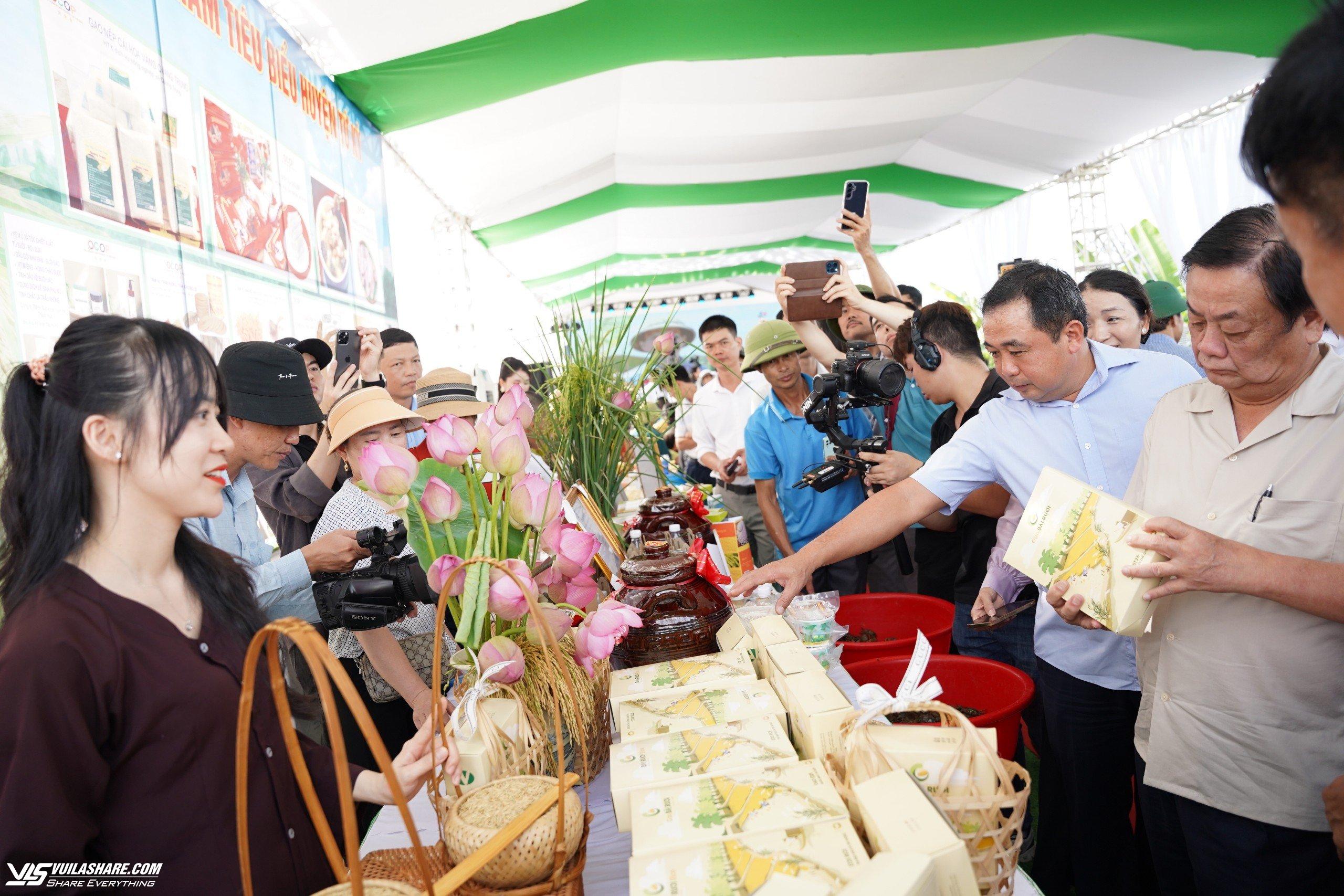 Bộ trưởng Lê Minh Hoan: Sản xuất nông nghiệp hữu cơ bước đầu đừng nghĩ đến tiền- Ảnh 1.