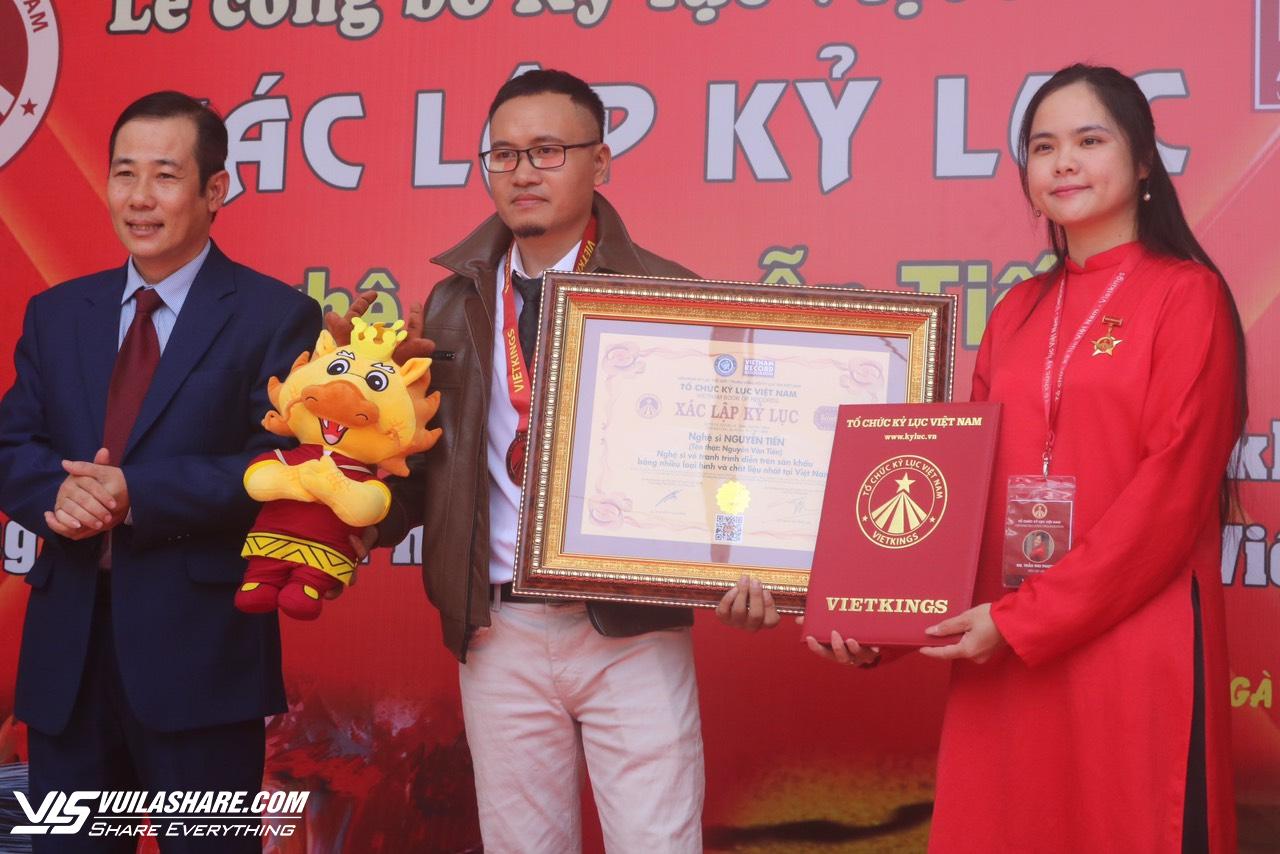 Nghệ sĩ Nguyễn Tiến xác lập kỷ lục Việt Nam- Ảnh 1.