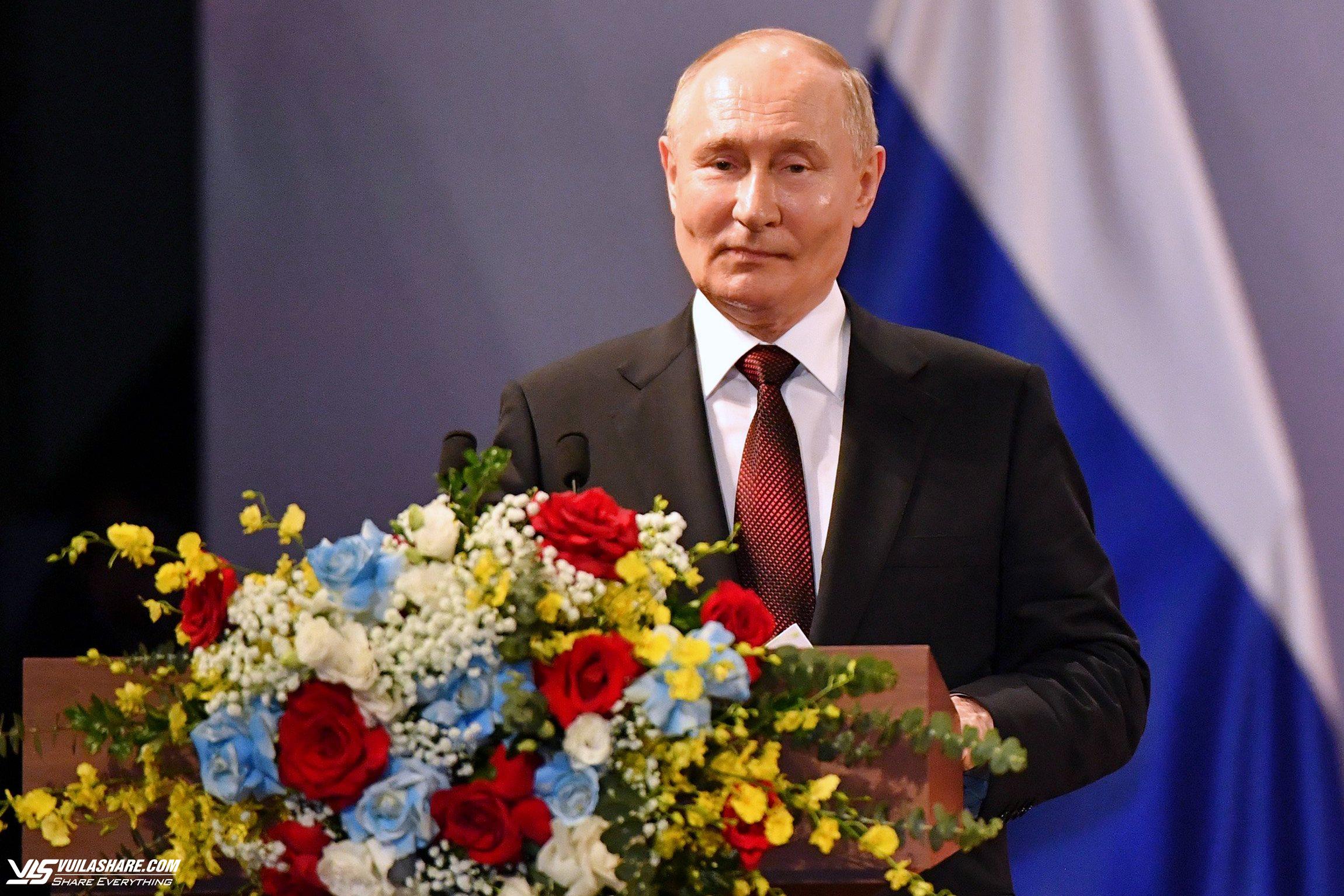 Tổng thống Putin gặp gỡ các thế hệ cựu sinh viên Việt Nam tại Nga- Ảnh 2.