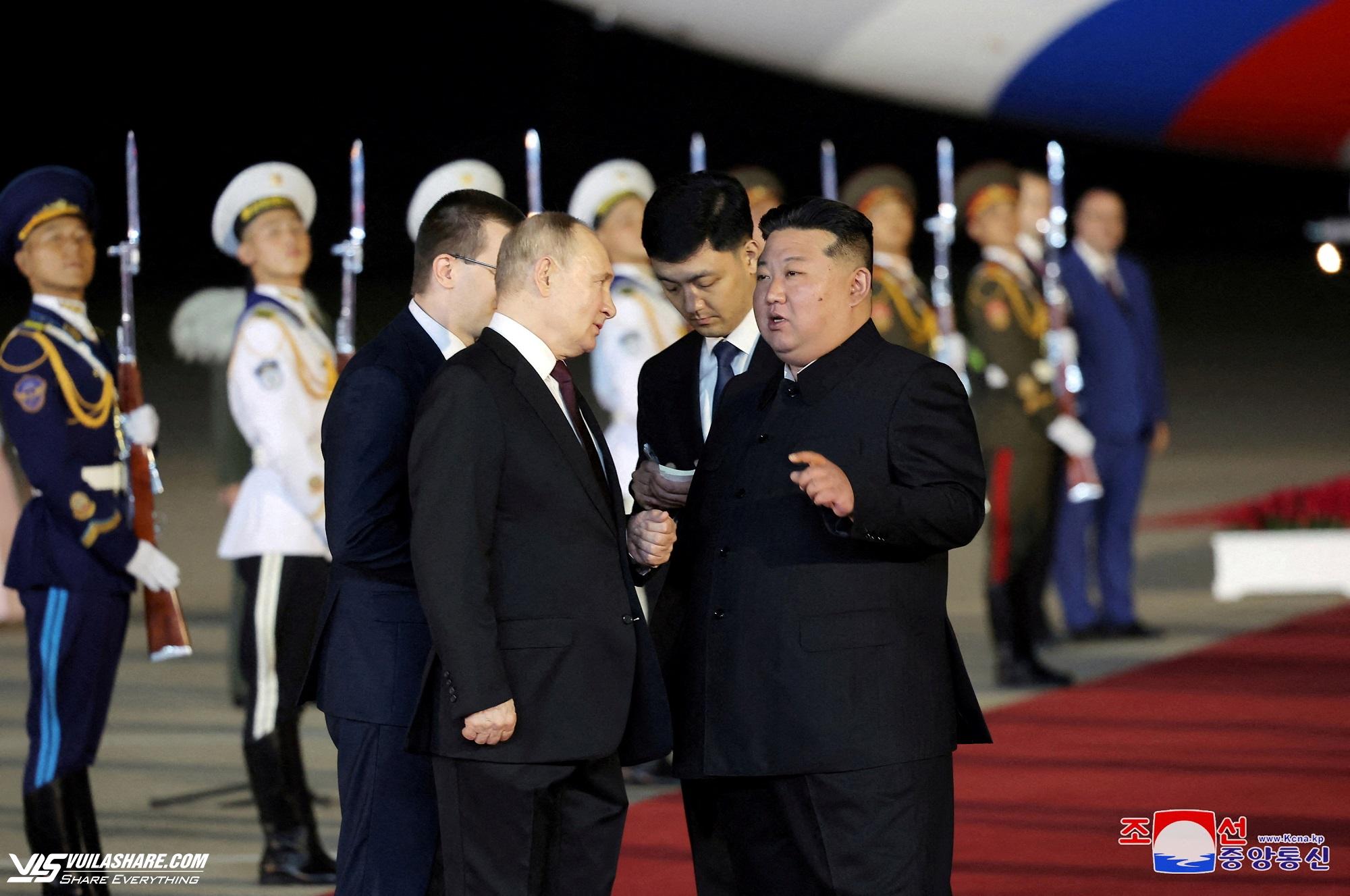 Tổng thống Putin gặp nhà lãnh đạo Kim Jong-un, nhất trí phát triển 'pháo đài chiến lược'- Ảnh 2.