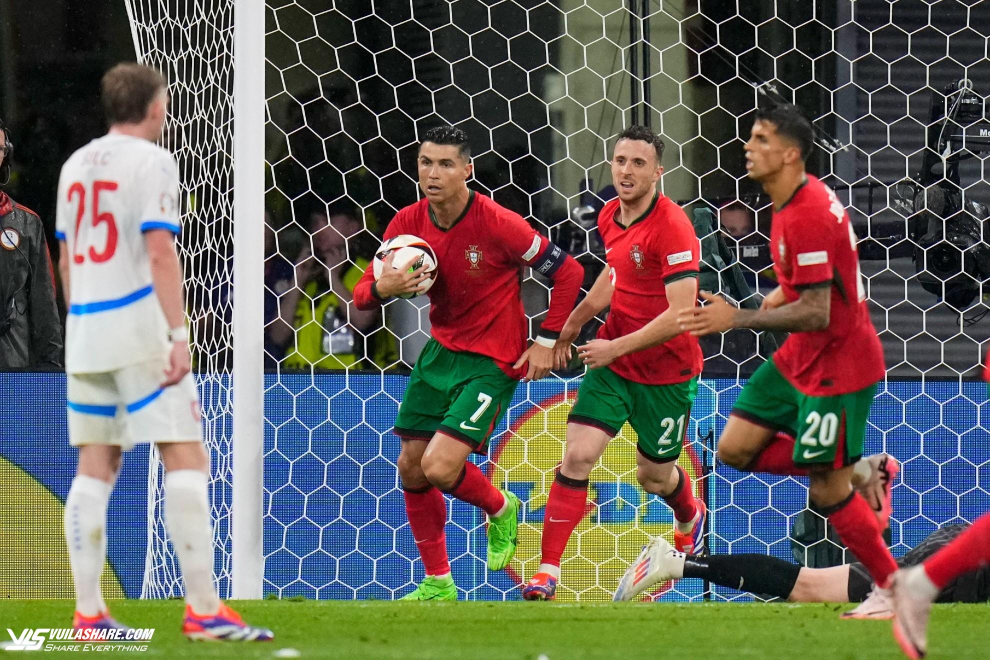 EURO 2024, Thổ Nhĩ Kỳ 0-3 Bồ Đào Nha: Ronaldo vẫn còn cơ hội tạo kỷ lục- Ảnh 2.