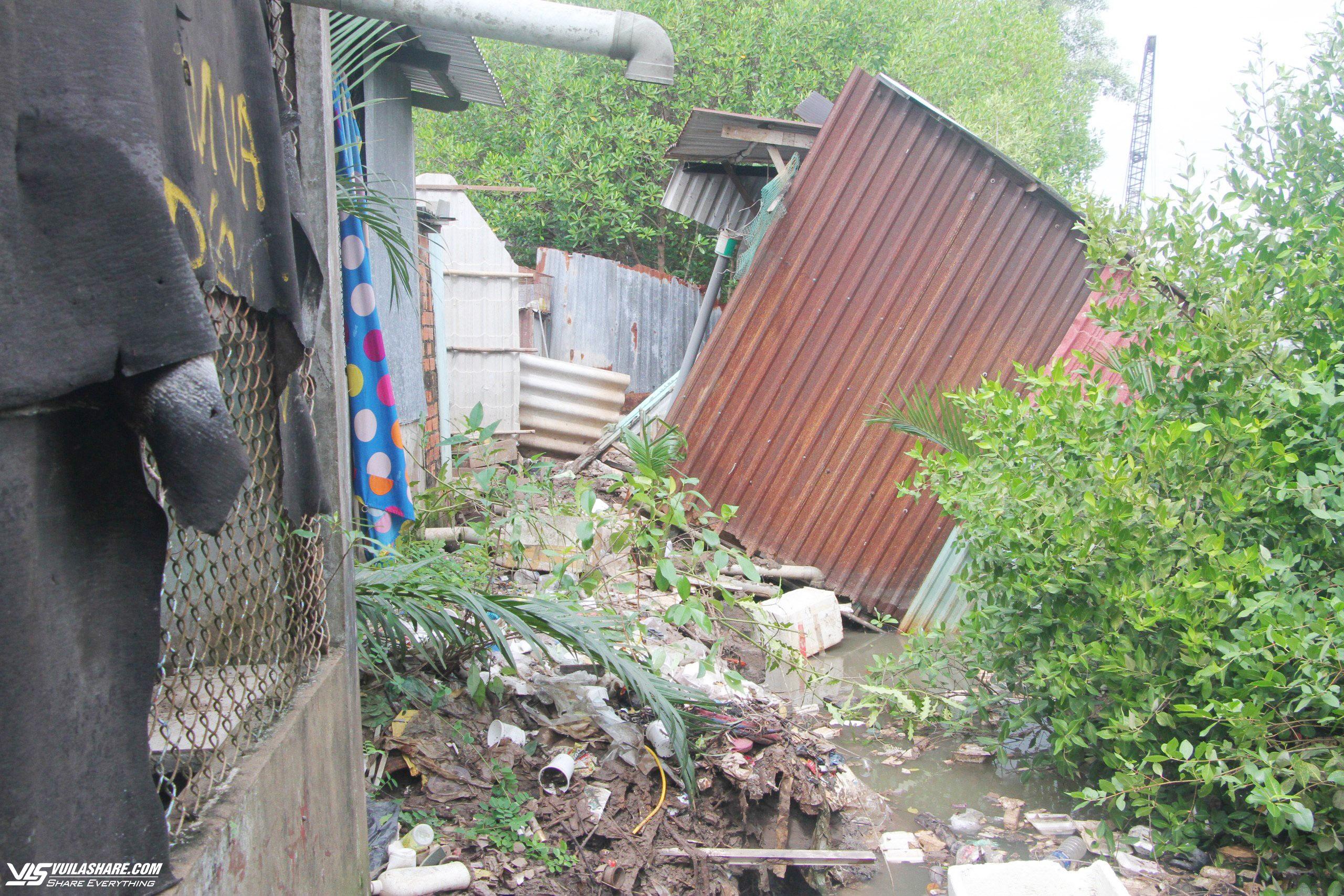Sạt lở nghiêm trọng bờ sông Bạc Liêu, 27 căn nhà bị ảnh hưởng- Ảnh 1.