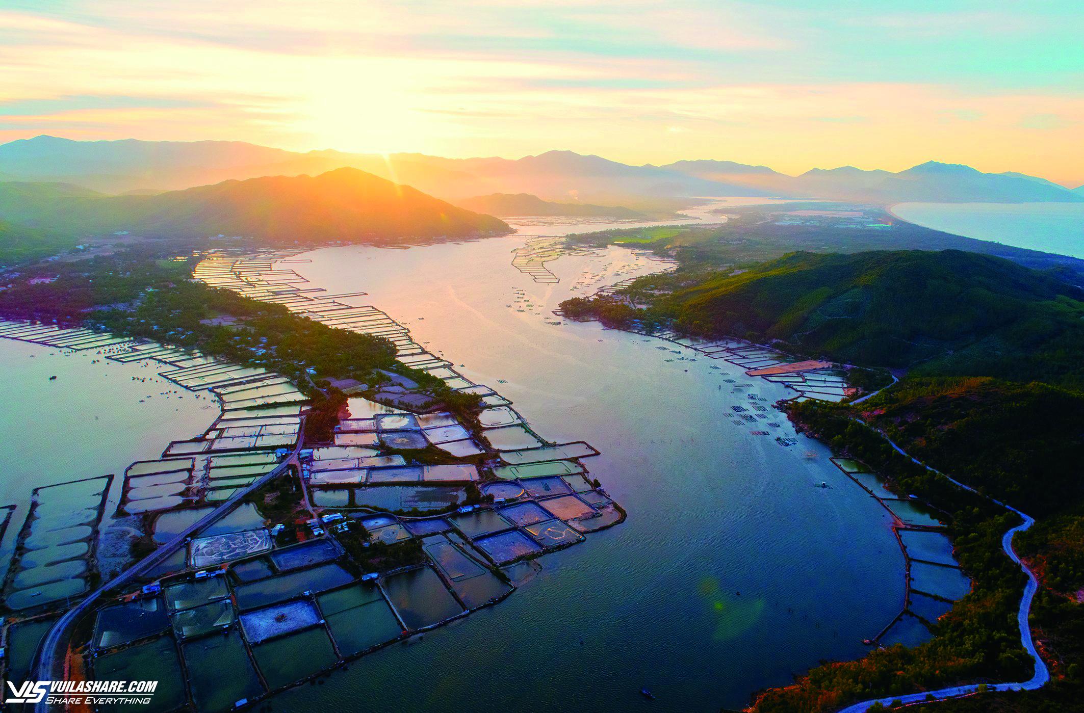 TX.Sông Cầu (Phú Yên): Phát triển du lịch trở thành ngành kinh tế mũi nhọn- Ảnh 2.