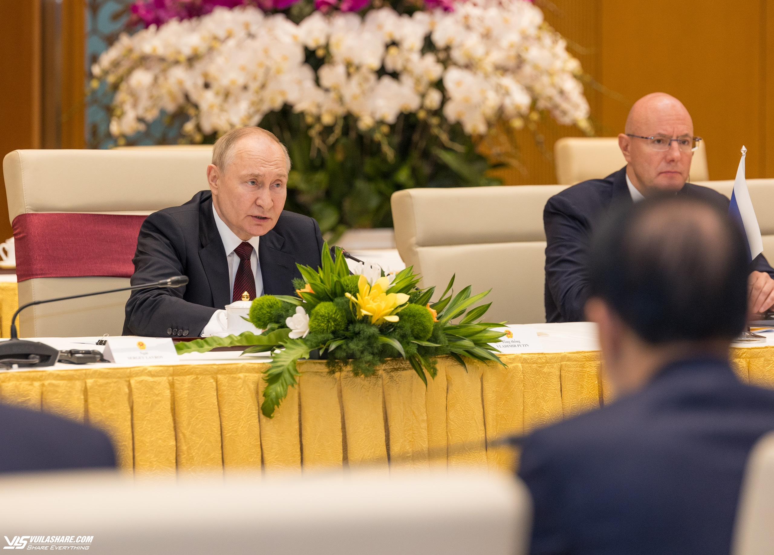 Thủ tướng Phạm Minh Chính hội kiến Tổng thống Nga Vladimir Putin- Ảnh 9.
