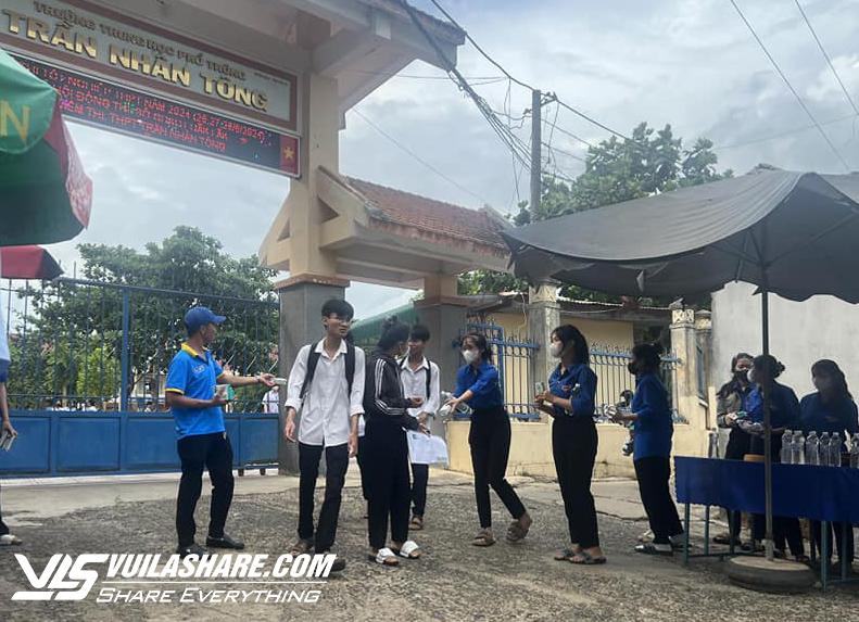 Hơn 1.000 tình nguyện viên Tiếp sức mùa thi ở Đắk Lắk- Ảnh 2.