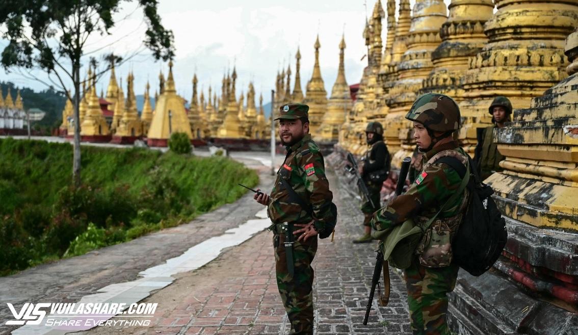 Phe nổi dậy Myanmar tố chính quyền vi phạm lệnh ngừng bắn- Ảnh 1.