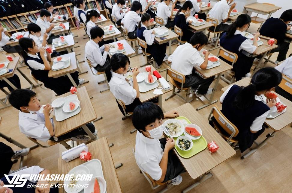 Nhật Bản: Tranh cãi việc học sinh tự đưa ra nội quy lớp - Ảnh 1.