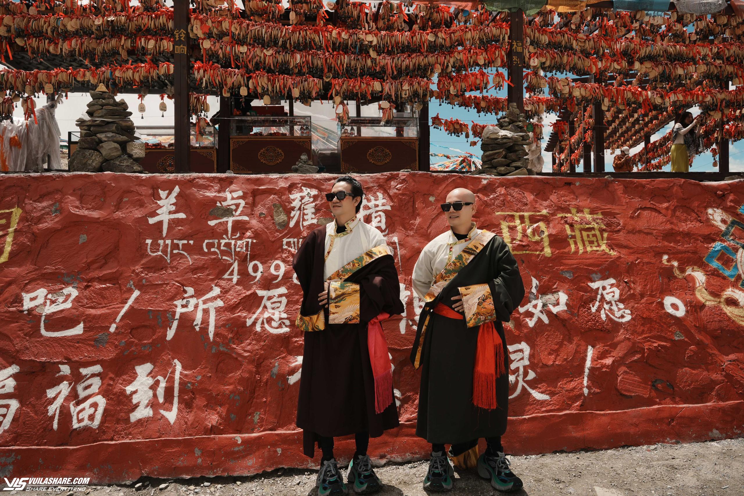 Khám phá Tây Tạng huyền bí cùng bộ đôi nhà thiết kế Việt- Ảnh 8.