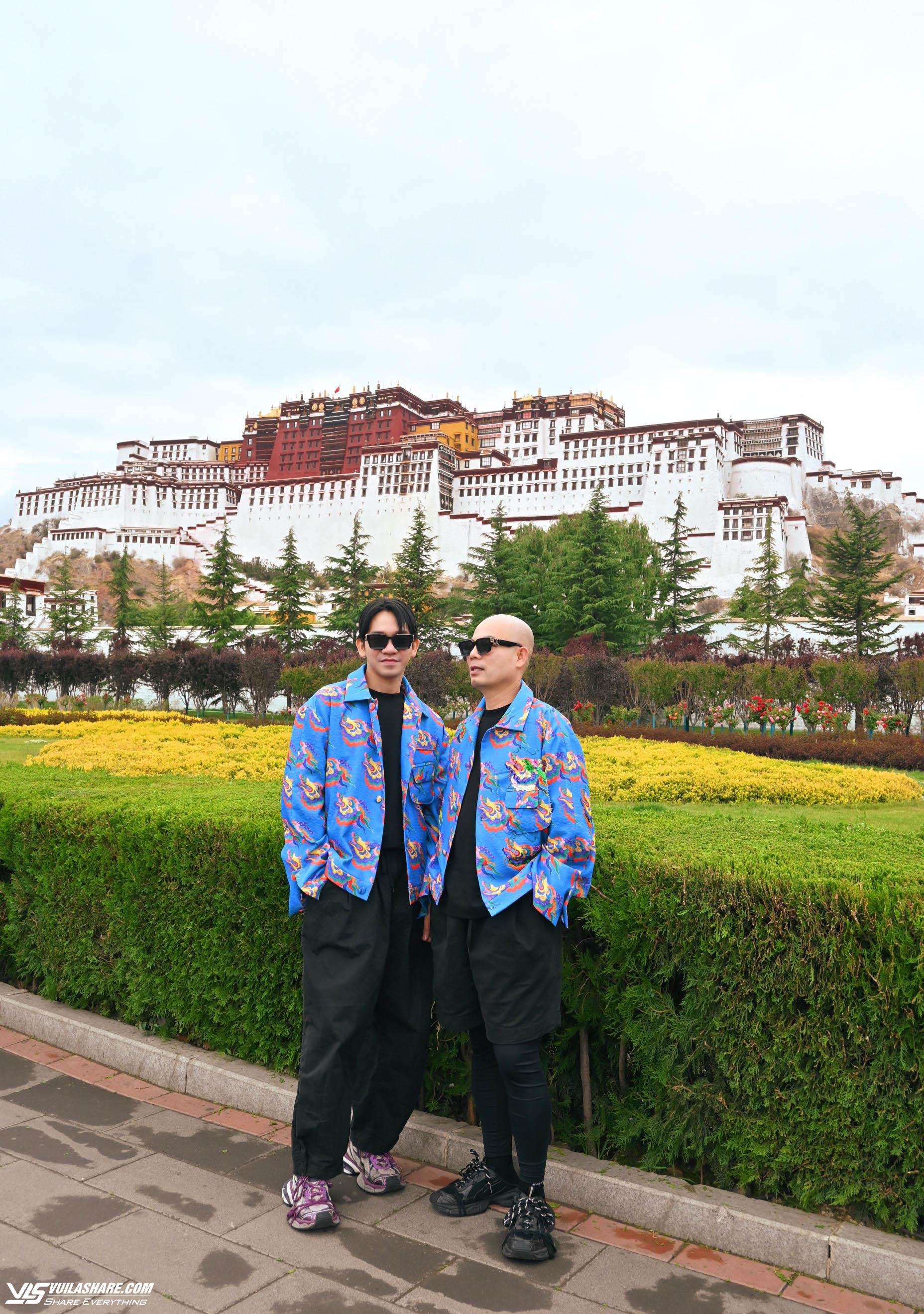 Khám phá Tây Tạng huyền bí cùng bộ đôi nhà thiết kế Việt- Ảnh 4.