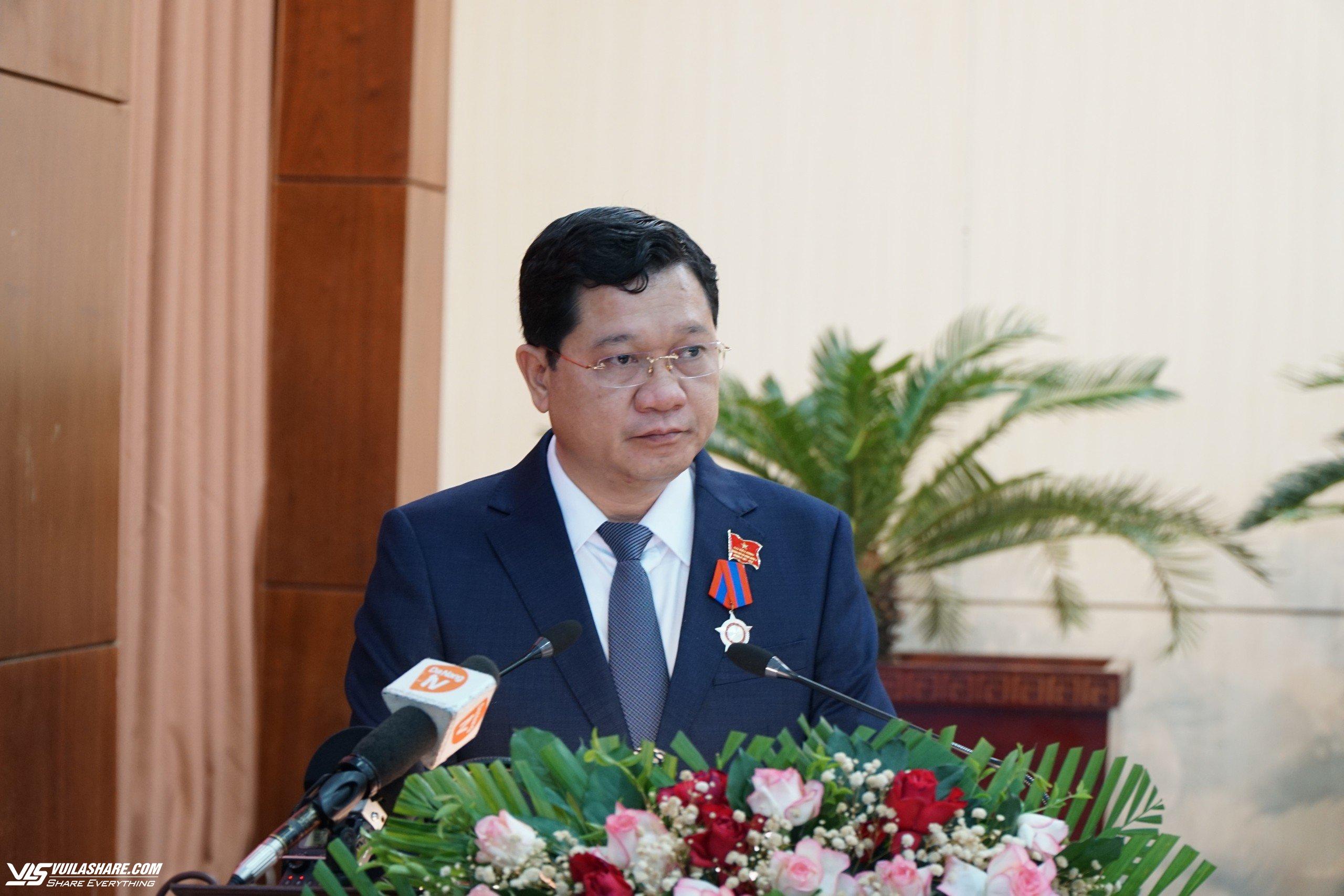 Trao Huân chương Tự do hạng 3 của Nhà nước Lào cho ông Trần Phước Sơn- Ảnh 2.