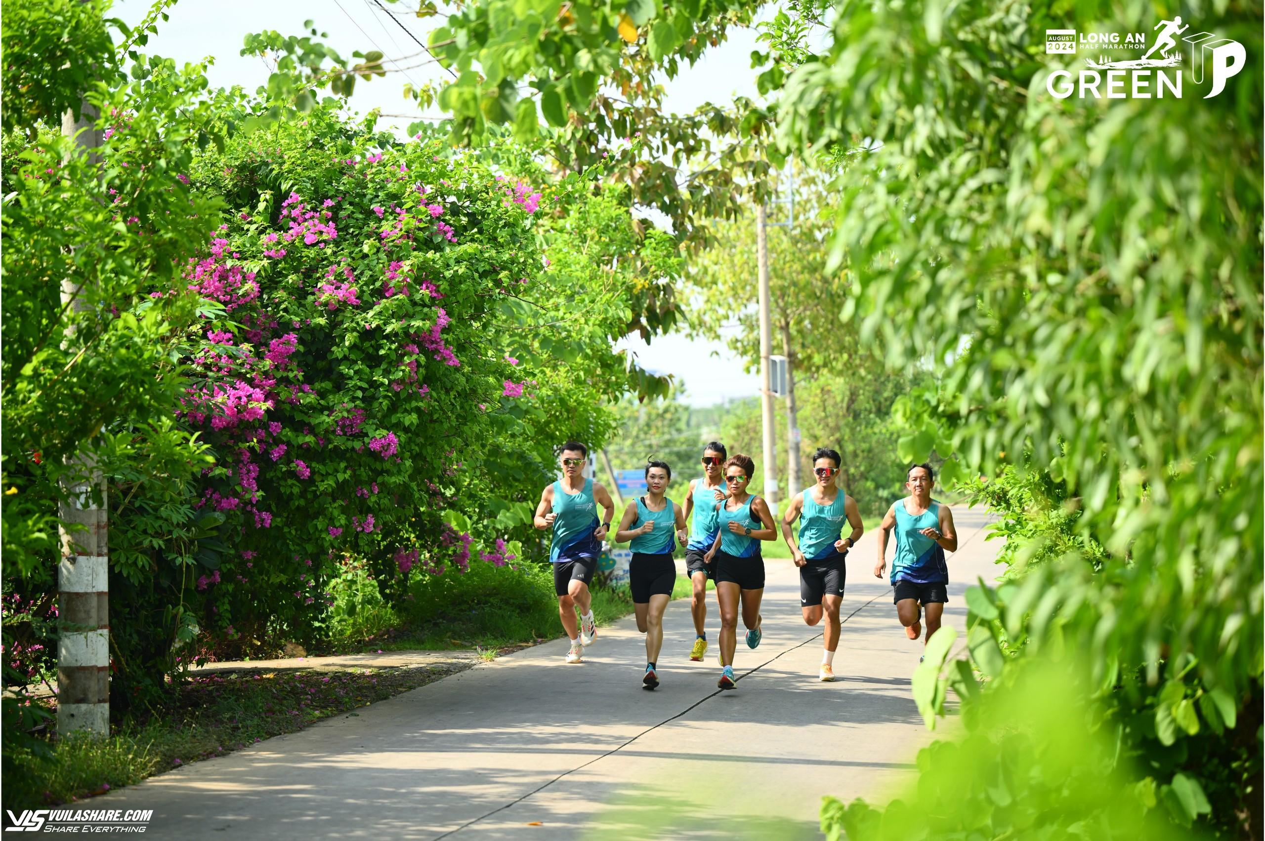 Giải Long An Half Marathon 2024 đóng góp 22.000 cây xanh trồng rừng nguyên sinh- Ảnh 2.