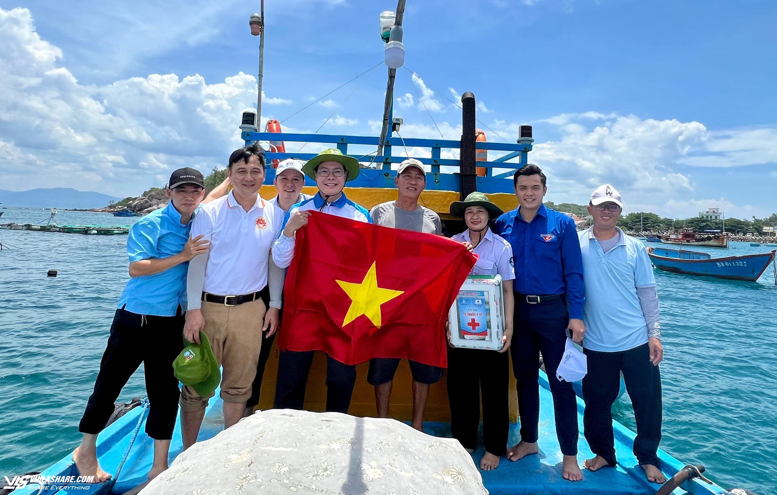 Hội Sinh viên 2 tỉnh Bình Định và Đồng Nai hỗ trợ người dân đảo Nhơn Châu- Ảnh 2.