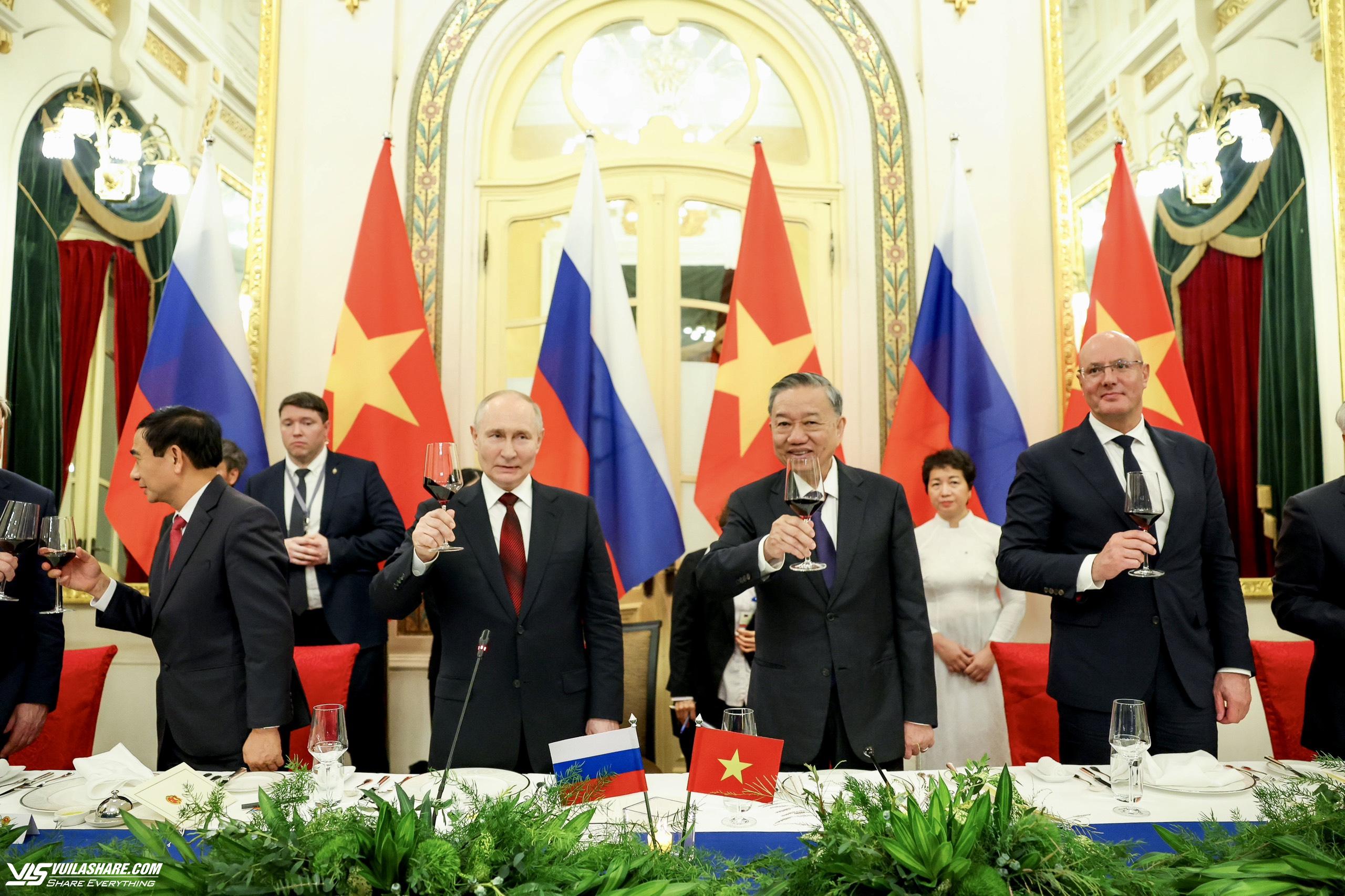 Chủ tịch nước Tô Lâm chủ trì tiệc chiêu đãi Tổng thống Nga Vladimir Putin- Ảnh 4.